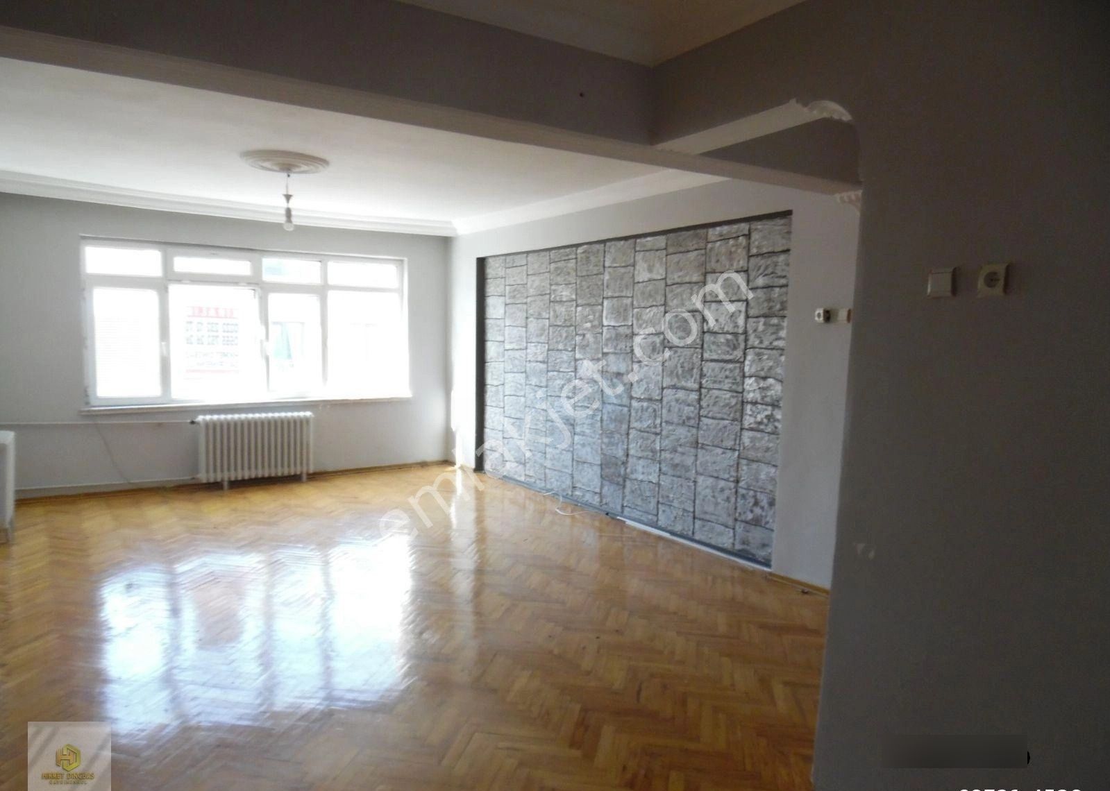 Hayriye Mahallesi Sakarya 1 Caddesi Üstünde Satılık 2+1 Daire