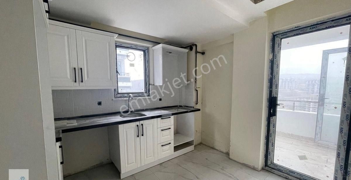 Aydınlık Caddesıne Yakın Satılık Mutfak Ayrı 2+1 - Görsel 3
