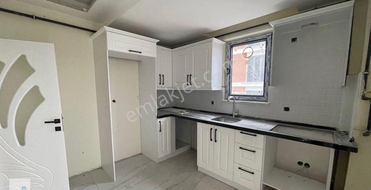 Aydınlık Caddesıne Yakın Satılık Mutfak Ayrı 2+1