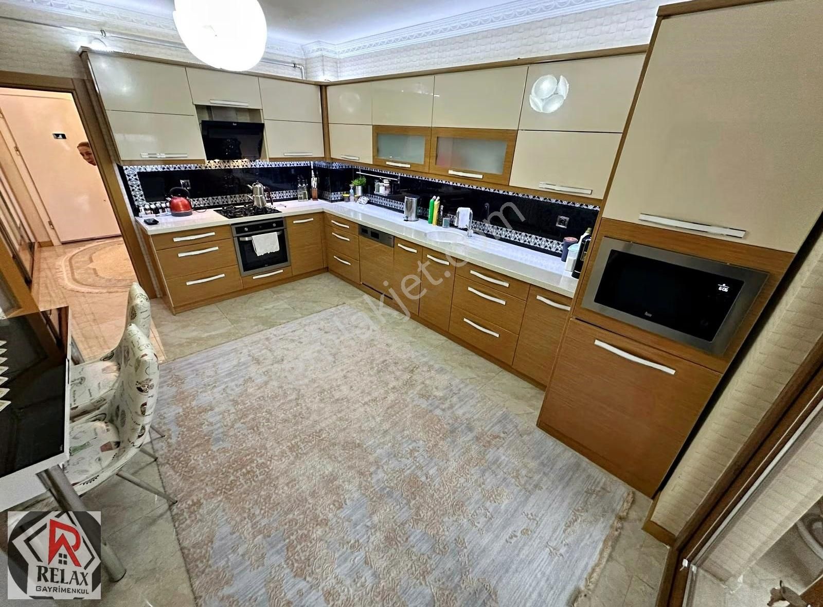 Relax'tan Ayvalı Merkez De 4+1 9.kat Teras Balkonlu Ank Manzara