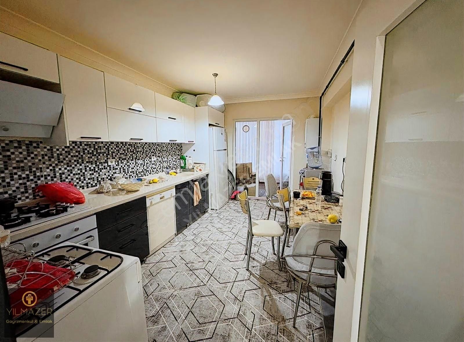 Yılmazer'den 4.cadde Mevkii Öncephe Ful+ful Yapılı 4.kat 135 M2!