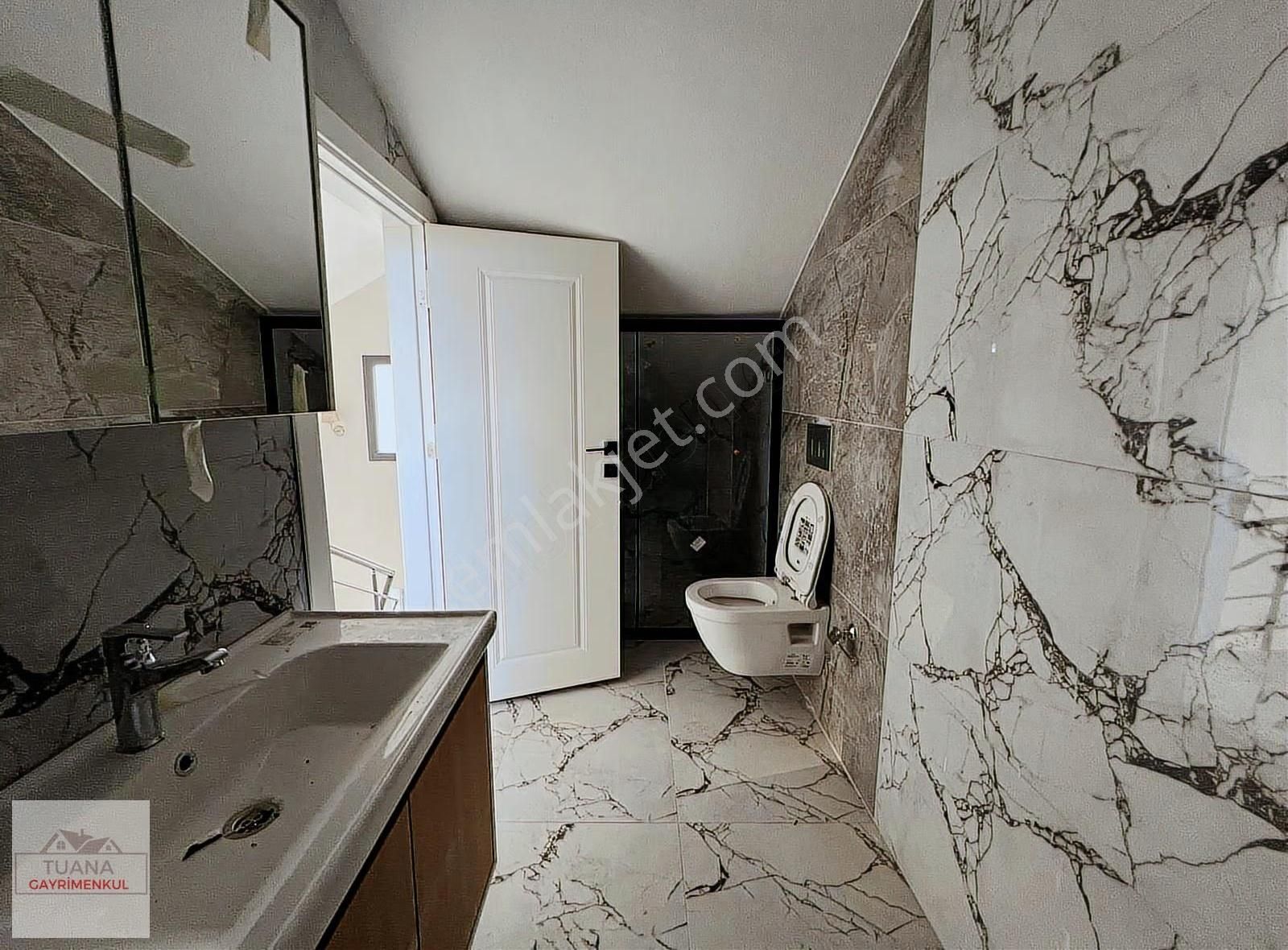 Tuana Emlak'tan Yeni Mahallede 4+1 Tam Müstail Villa - Görsel 28