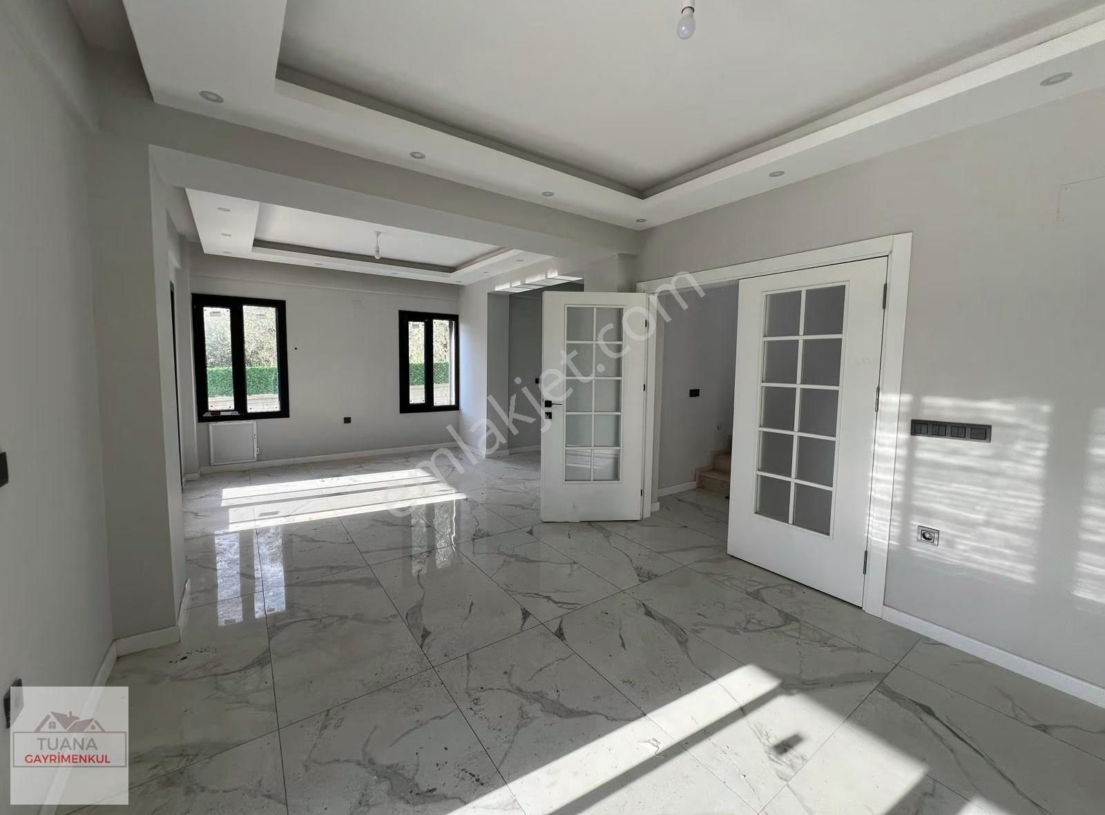 Tuana Emlak'tan Yeni Mahallede 4+1 Tam Müstail Villa - Görsel 24