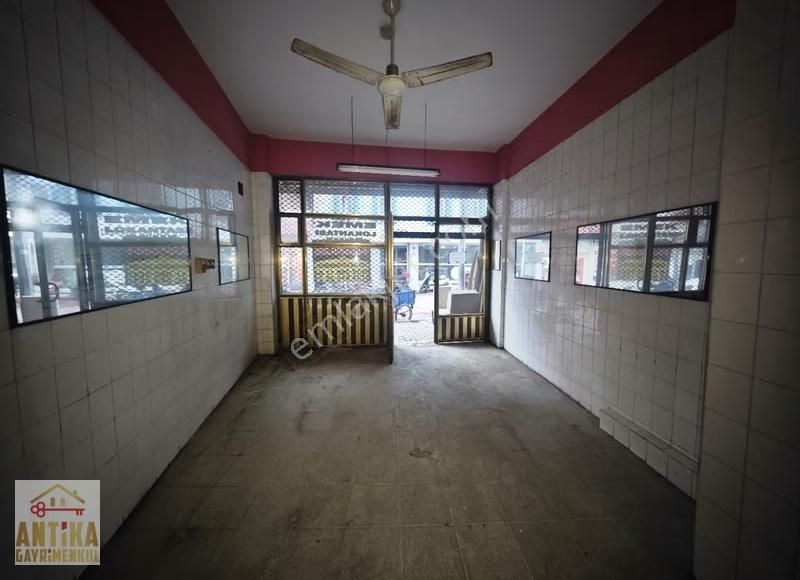 Antika Gayrimenkul'den Çarşı Merkezde Kiralık Dükkan - Görsel 5