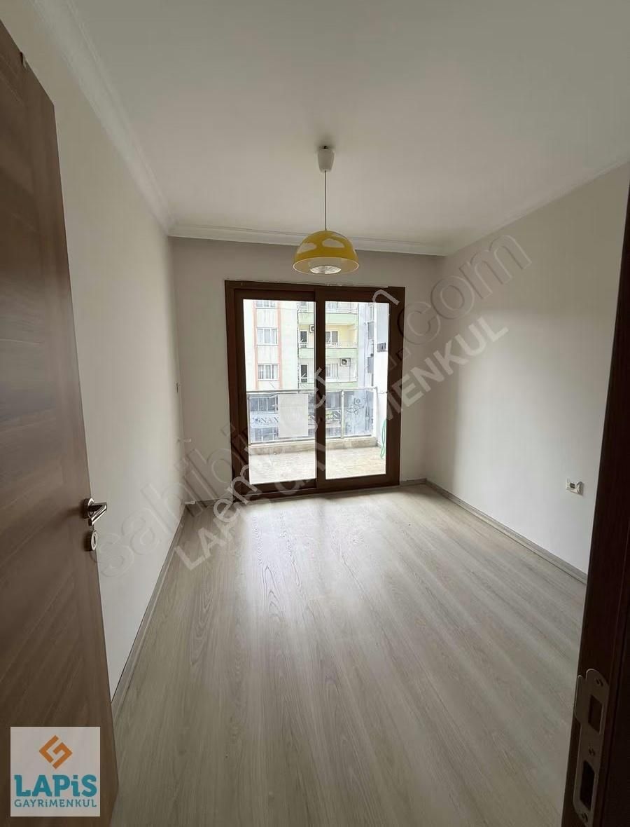 Kuşadası Merkeze Yakın Cadde Üzeri 2+1 Arakat Satılık Daire - Görsel 7