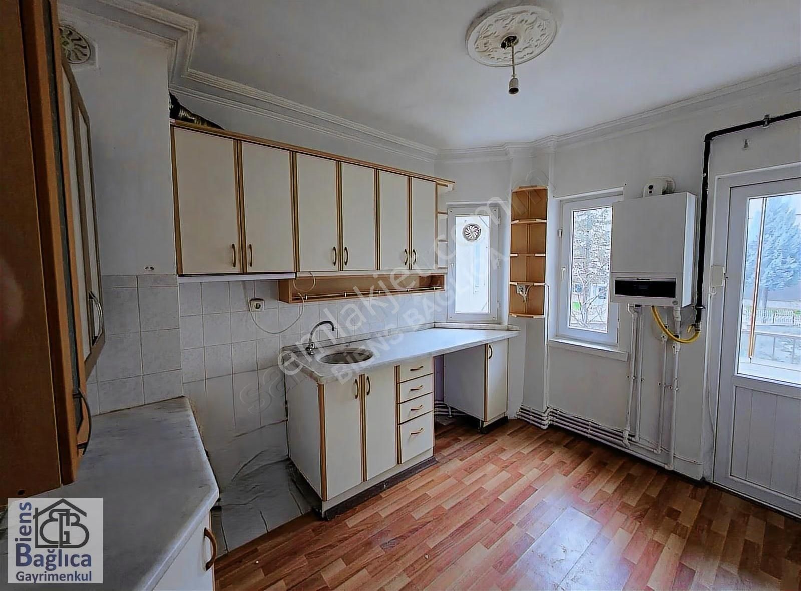 Sincan'da Park Manzaralı, Merkezi Konumda 3+1 Kiralık Daire - Görsel 11