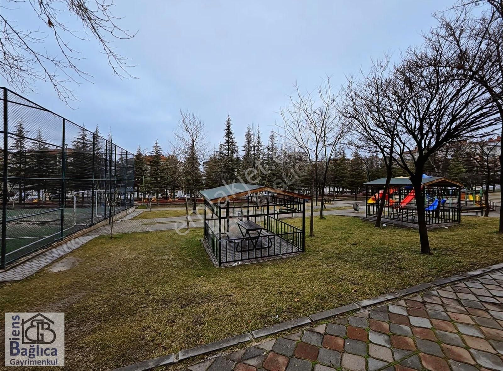 Sincan'da Park Manzaralı, Merkezi Konumda 3+1 Kiralık Daire