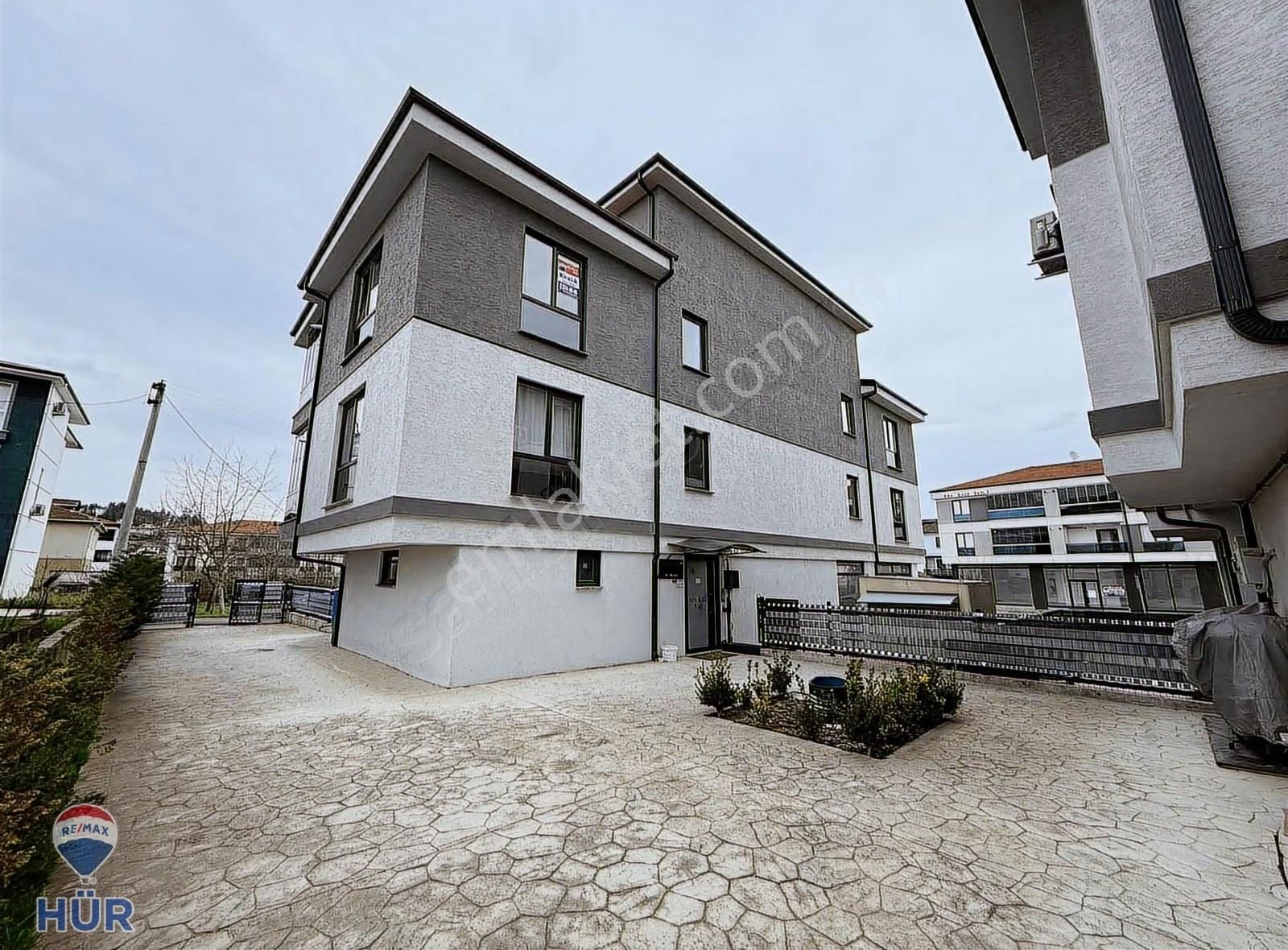 Ömer İnan Remax Hür 2+1 Kiralık Köşe Daire