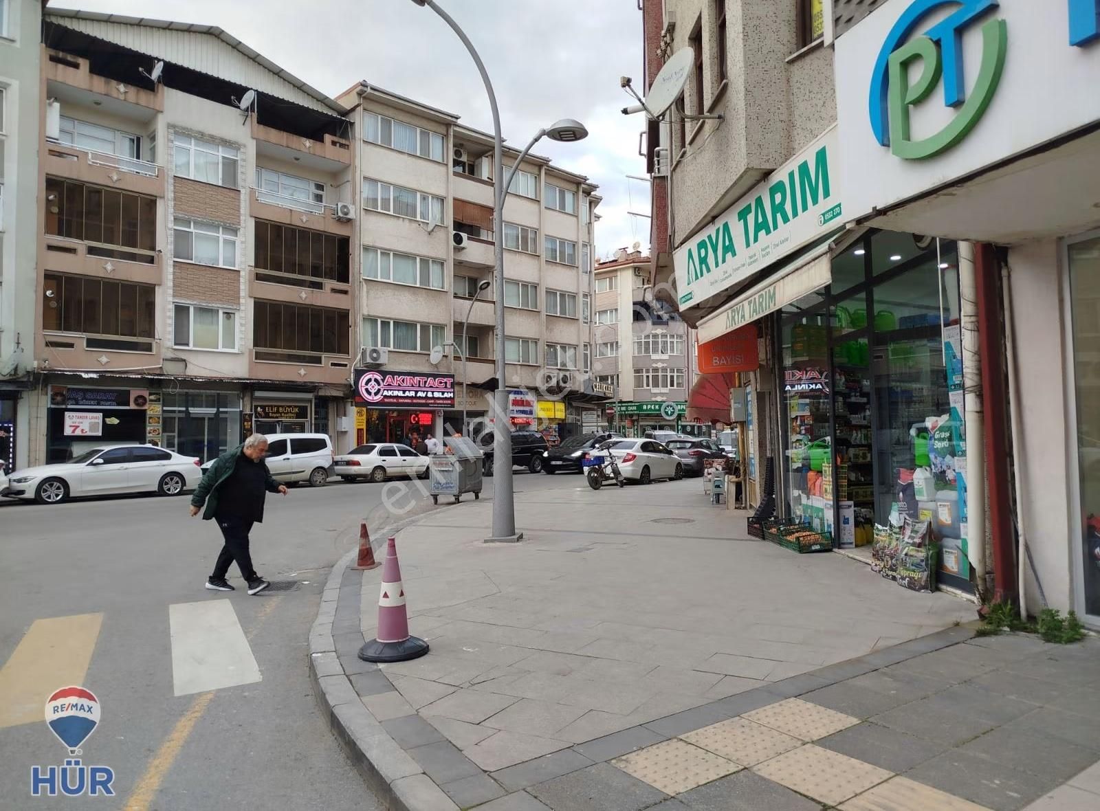 Remax Hür Yeşim Kara'dan Merkezde Teraslı Jakuzili Kiralık Dair - Görsel 13