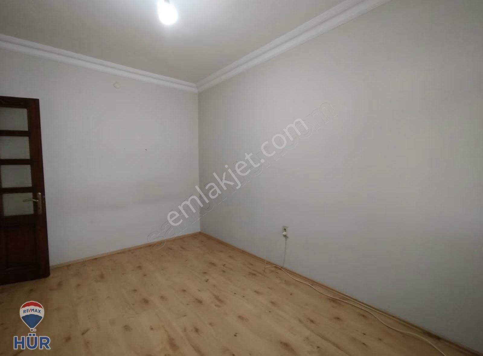 Remax Hür Yeşim Kara'dan Merkezde Teraslı Jakuzili Kiralık Dair - Görsel 14