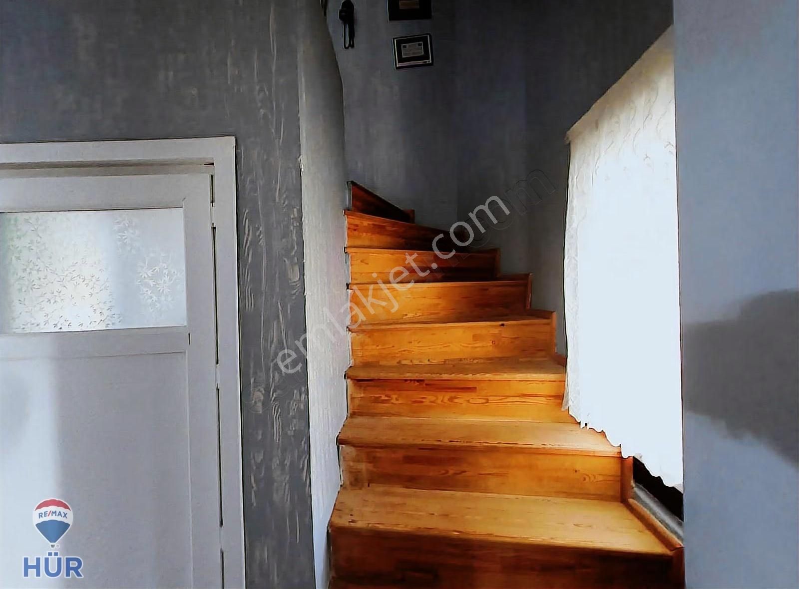 Remax Hür Özlem Şimşek'ten Sapancada Fırsat Triplex Villa - Görsel 23