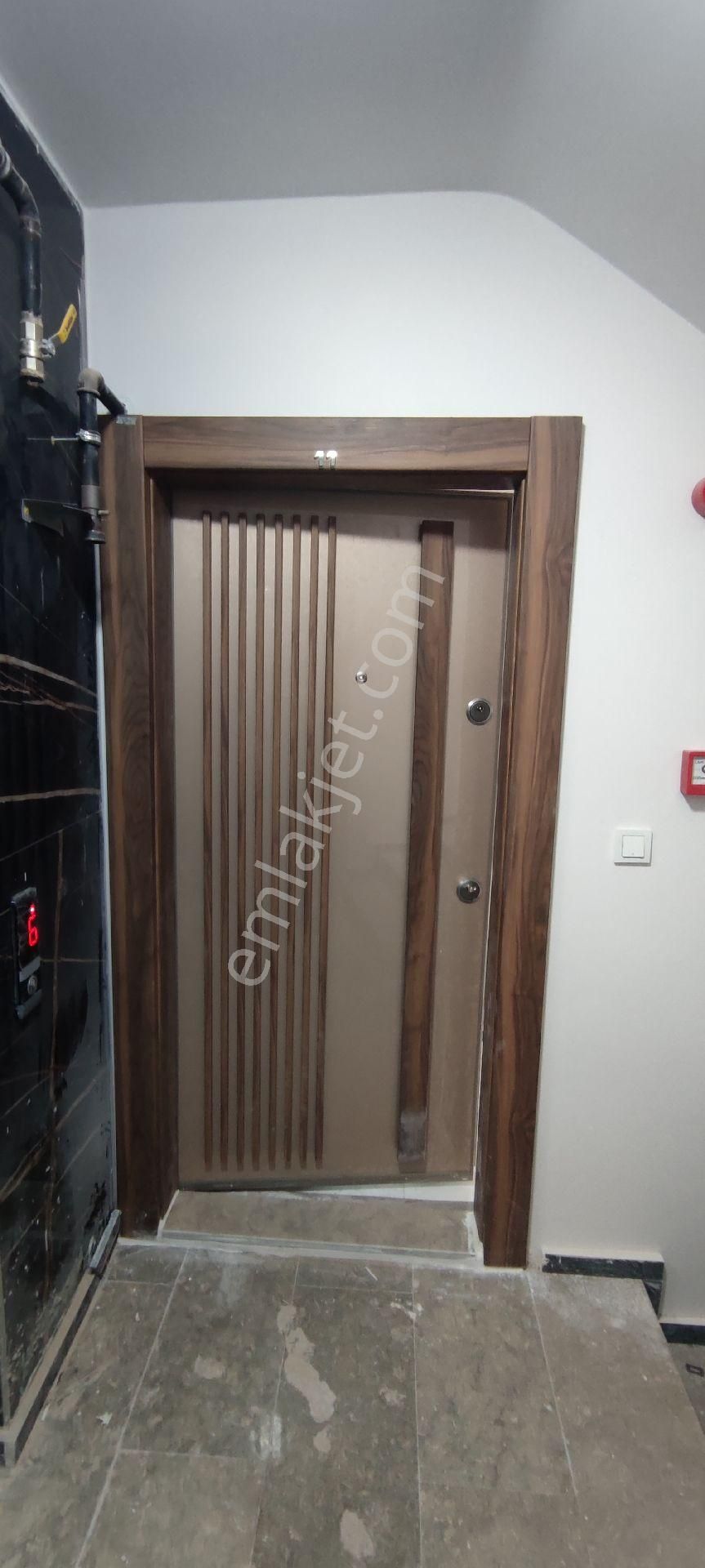 Sıfır 2+1 Daire Hürriyet Caddesinde