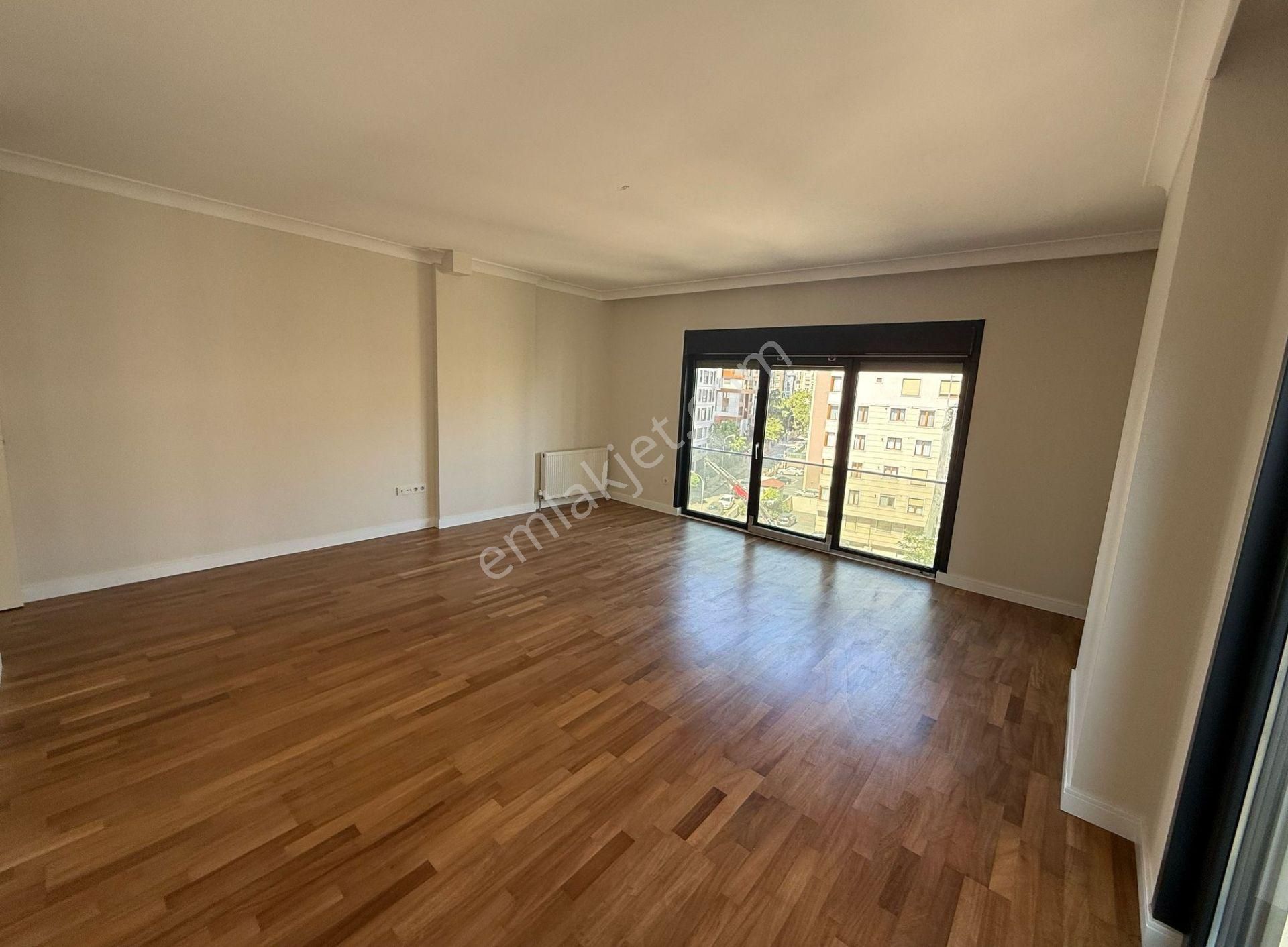 Suadiye'de Feride Geçidine Ve Caddeye Çok Yakın Satılık 3+1 Net 103 M2 Daire - Görsel 13