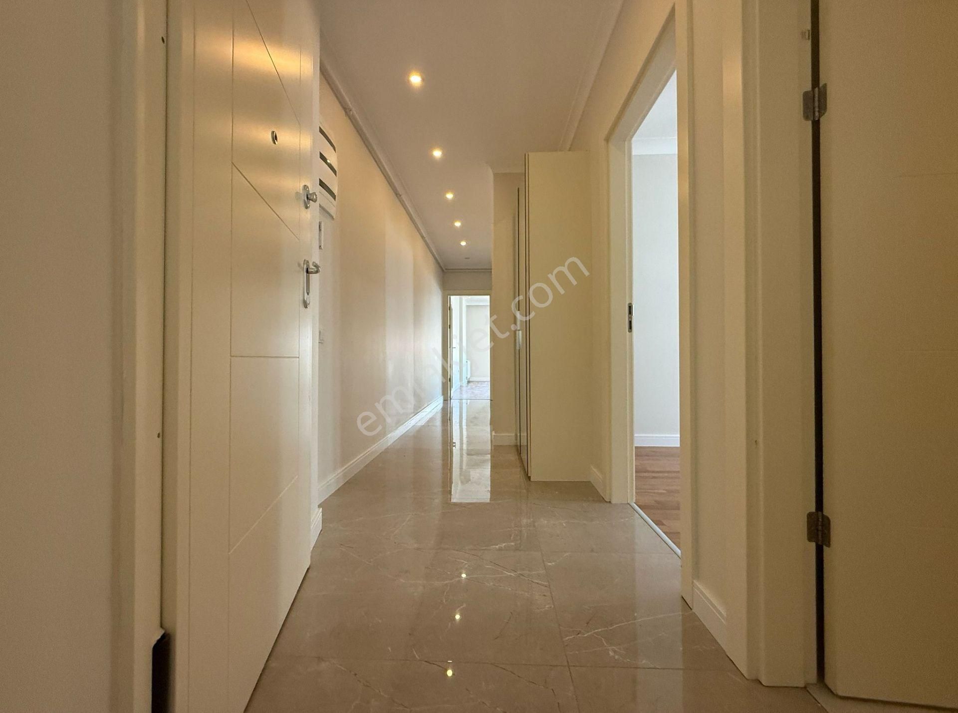 Suadiye'de Feride Geçidine Ve Caddeye Çok Yakın Satılık 3+1 Net 103 M2 Daire - Görsel 8