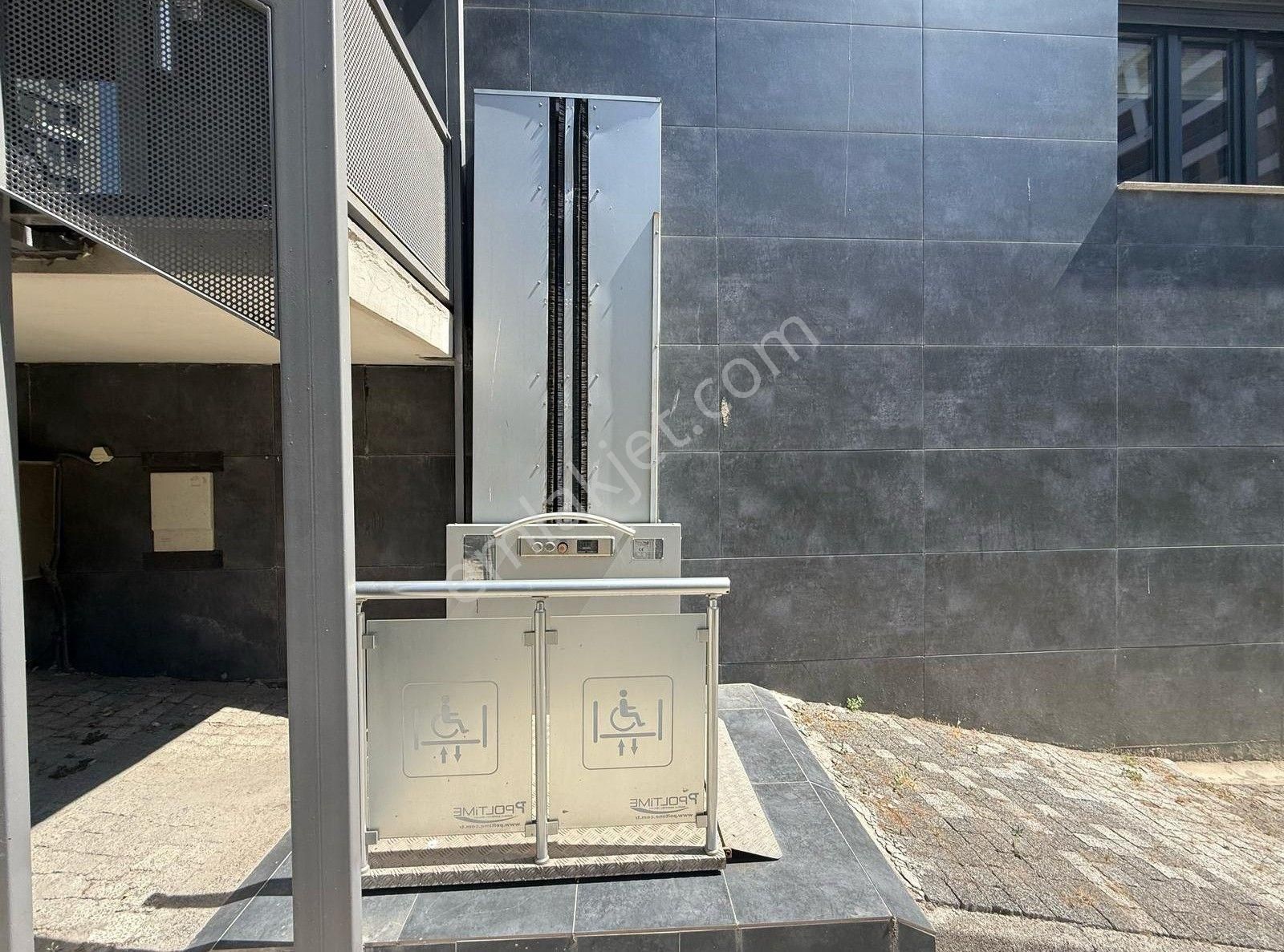 Suadiye'de Feride Geçidine Ve Caddeye Çok Yakın Satılık 3+1 Net 103 M2 Daire - Görsel 2