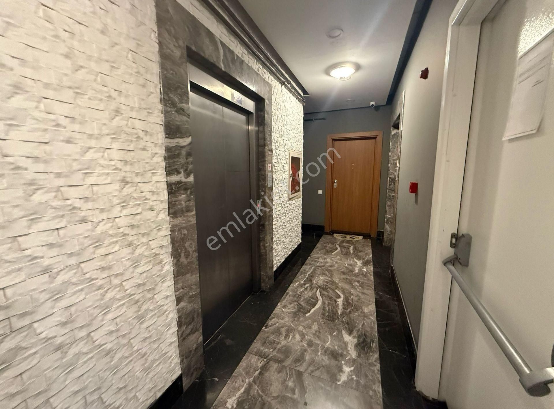 Suadiye'de Feride Geçidine Ve Caddeye Çok Yakın Satılık 3+1 Net 103 M2 Daire - Görsel 4