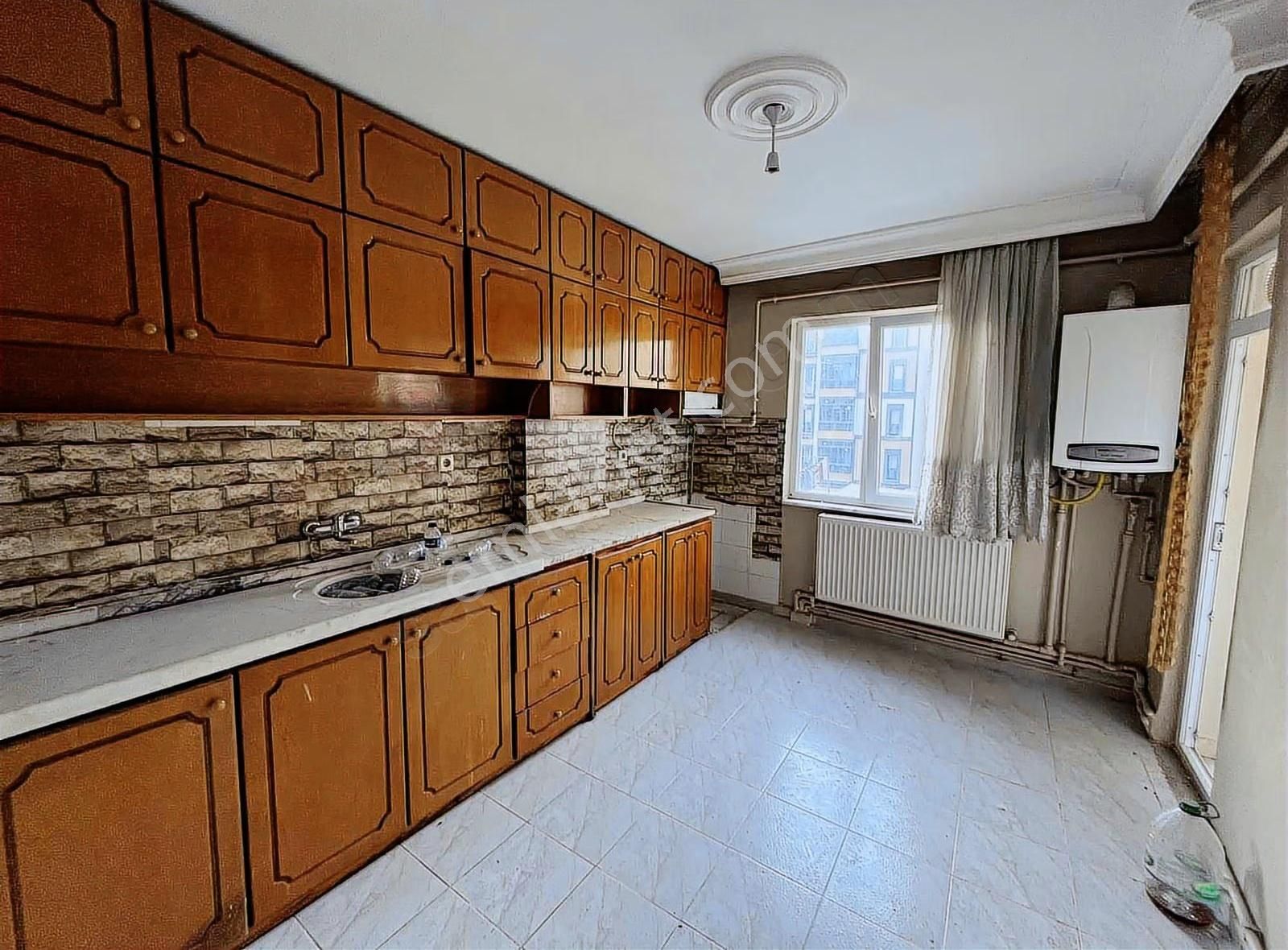 Karesi Vicdaniye Mah. Arakat Asansörlü Satılık Geniş 3+1 Daire