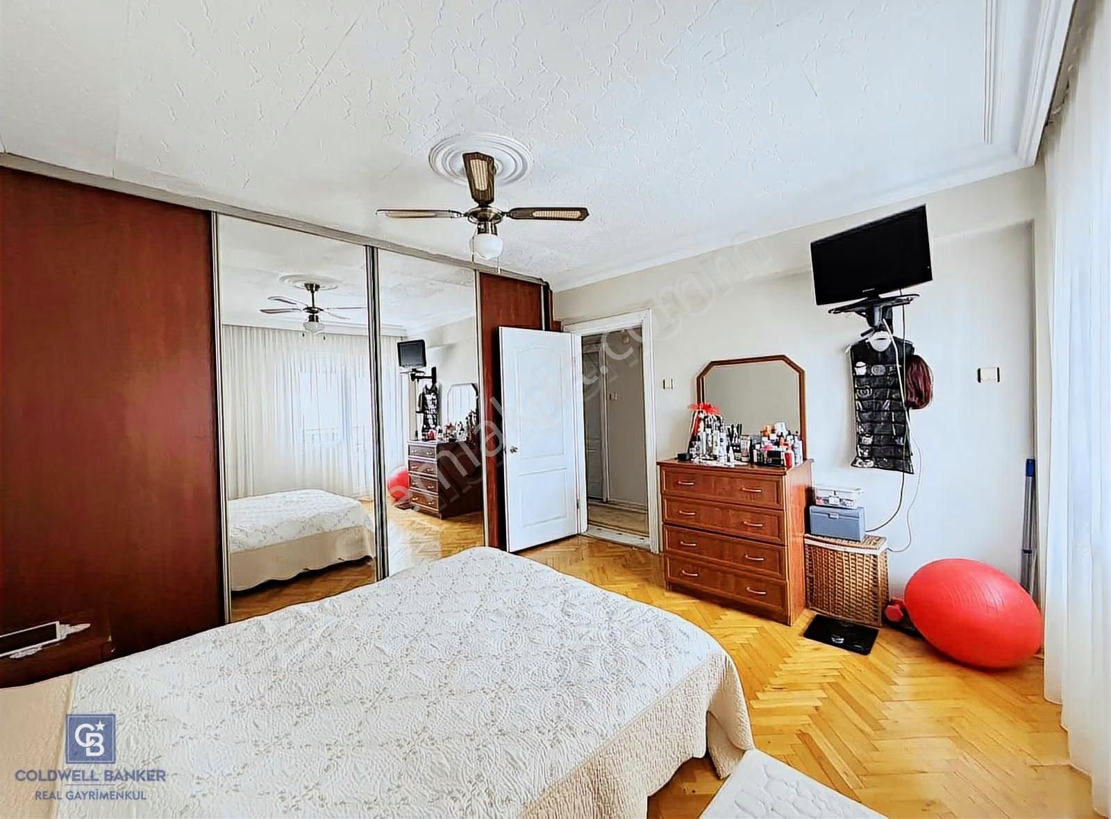 Acıbadem Zeamet Sokak İskanlı Katta Tek 3+2 Dubleks Daire - Görsel 2