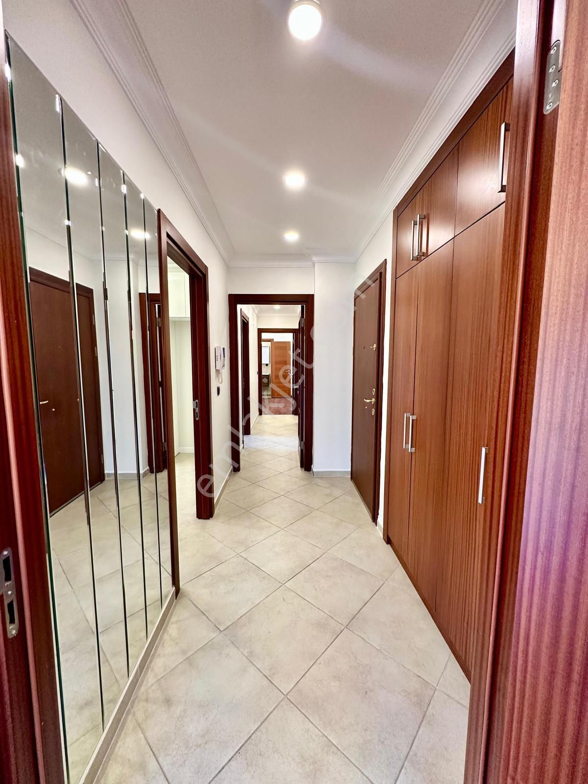 Caddebostan'da Sahil Parselinde Park Manzaralı 2+1 Balkonlu Geniş Daire - Görsel 9