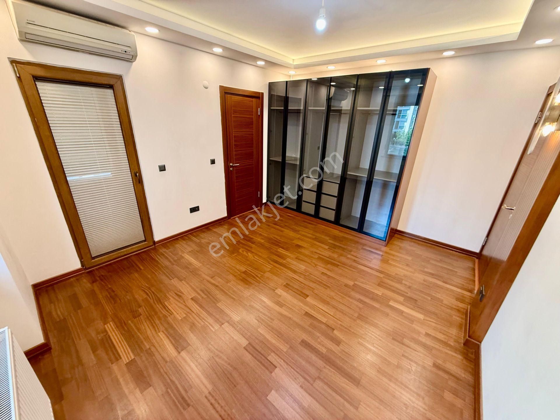 Caddebostan'da Sahil Parselinde Park Manzaralı 2+1 Balkonlu Geniş Daire - Görsel 16