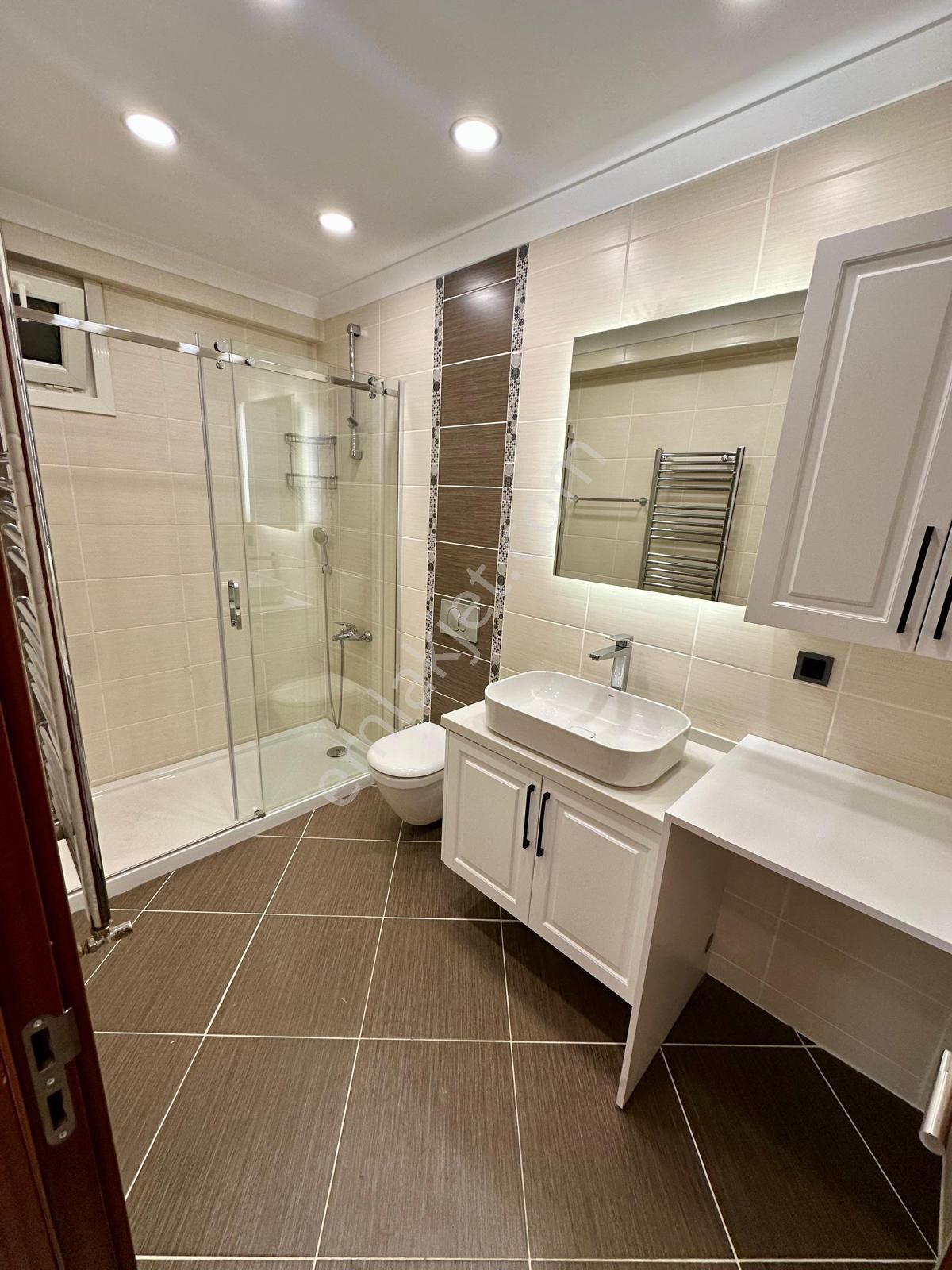 Caddebostan'da Sahil Parselinde Park Manzaralı 2+1 Balkonlu Geniş Daire - Görsel 19