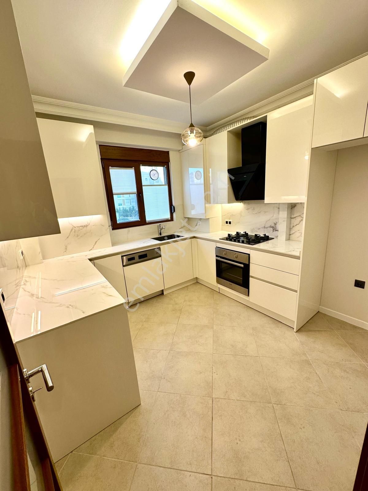 Caddebostan'da Sahil Parselinde Park Manzaralı 2+1 Balkonlu Geniş Daire - Görsel 13