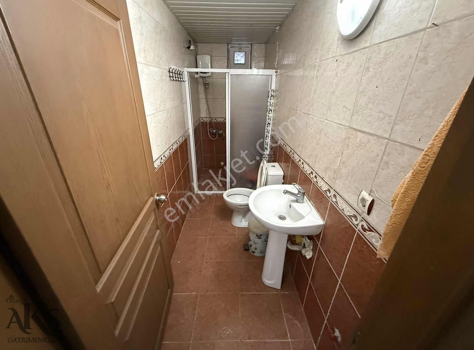 Gündoğdu Tramvaya Çok Yakın Kiralık Bakımlı 1+1 Yüksek Giriş - Görsel 8