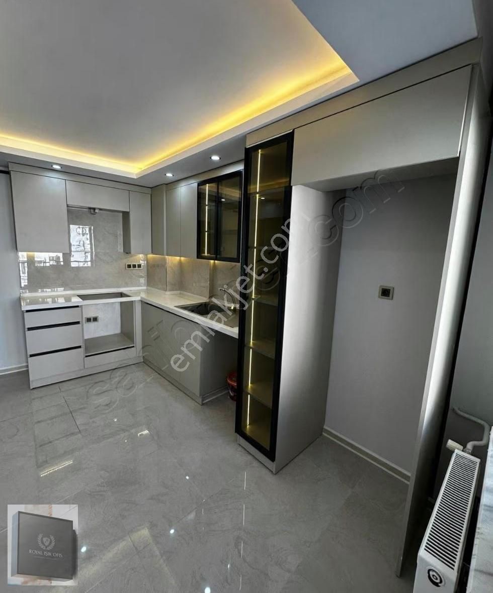 Işık Ofisten Manisa Sakarya Mahallesinde 3+1 Arakat