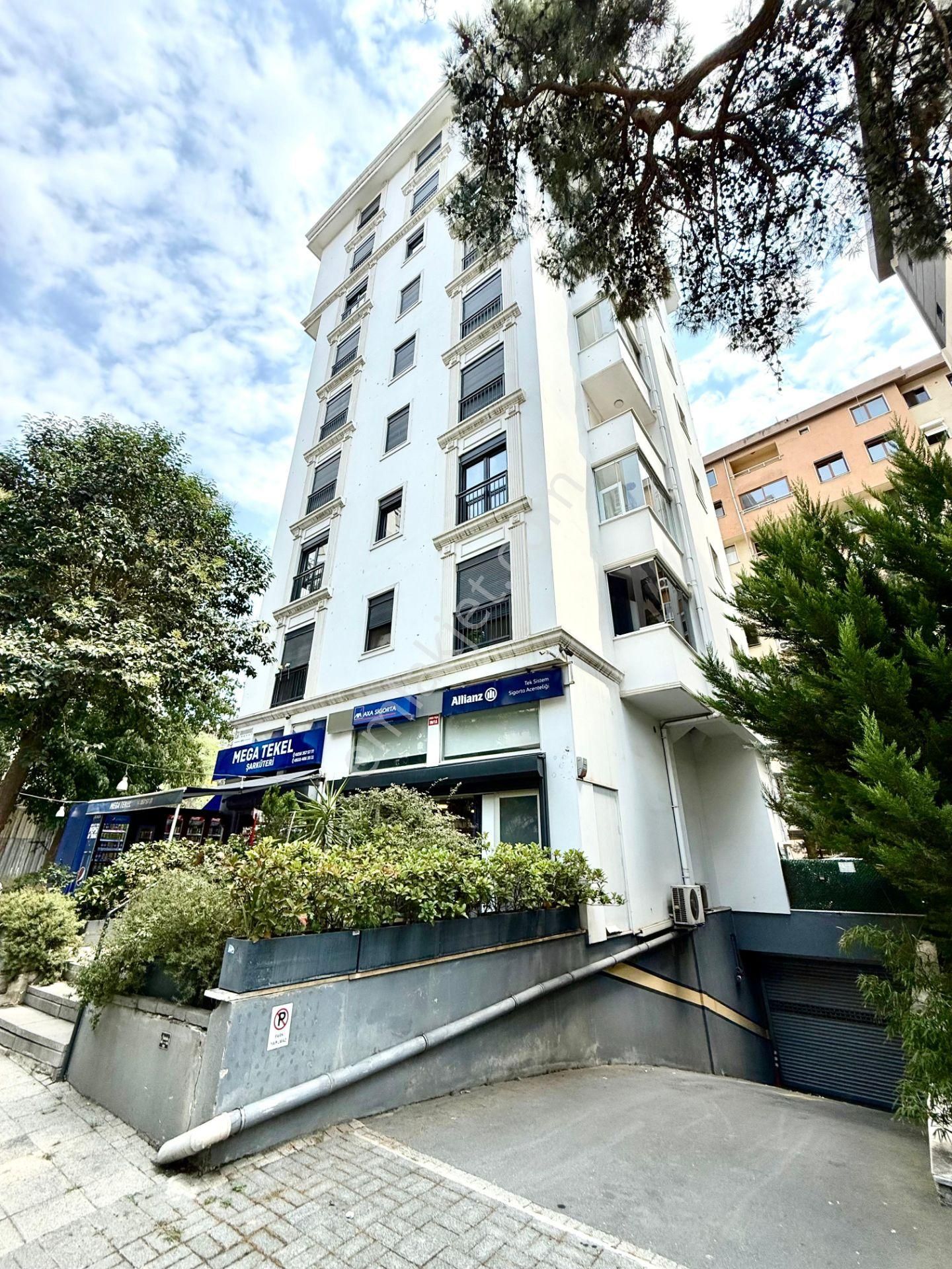 Erenköy'de Ömerpaşa Cadde Kesişiminde Mimari Tasarımlı Satılık 3+1 Daire