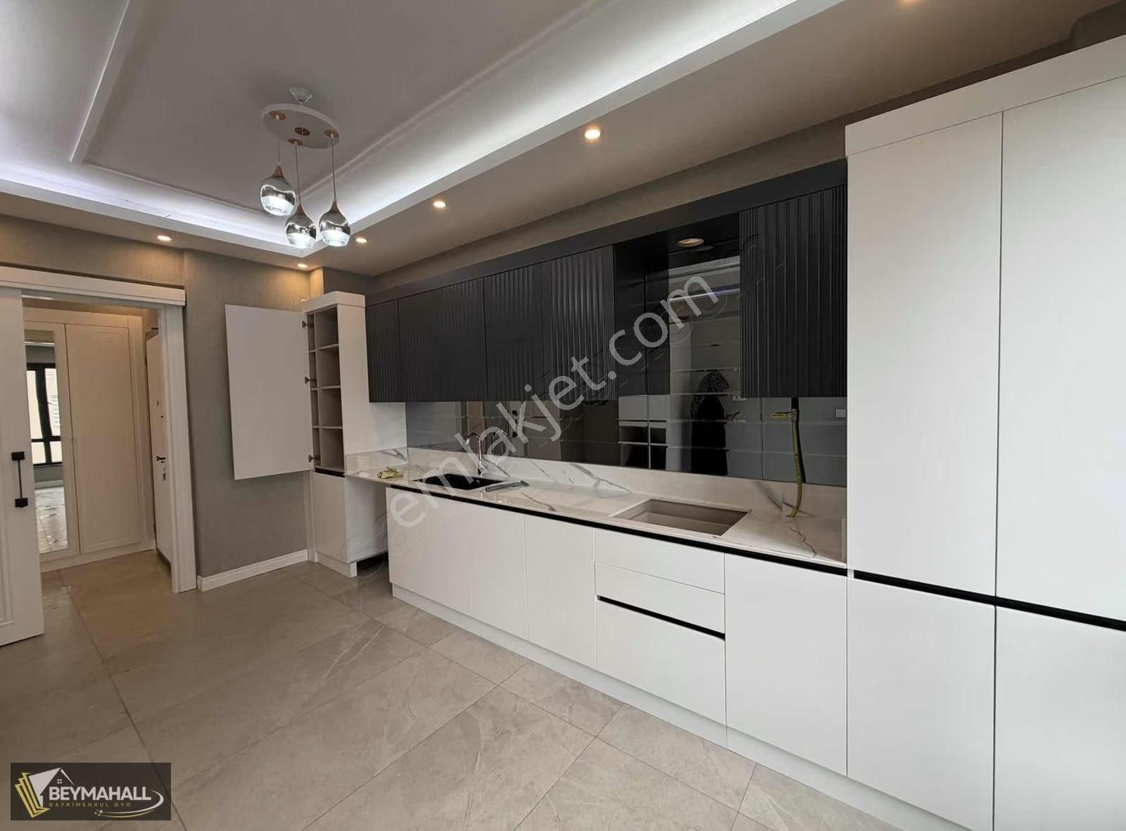 Beymahall Gyo Karacaahmette Ana Cadde Üzeri Satılık 3+1 Daire