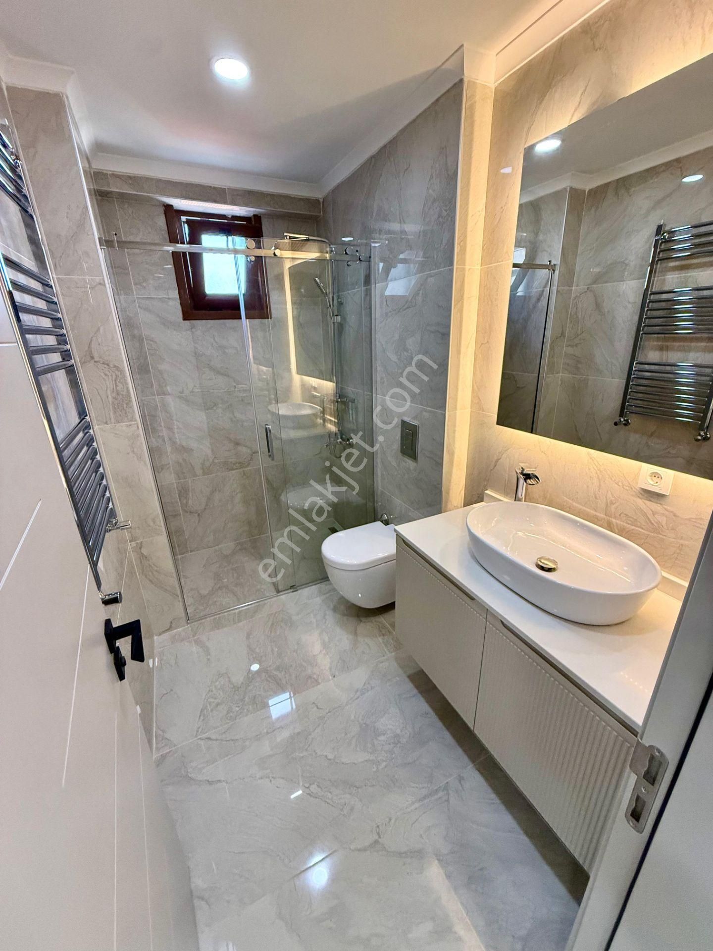 Caddebostan Sahil Parselinde Satılık Dekorasyonlu Ebeveyn Banyolu 3+1 Daire - Görsel 17