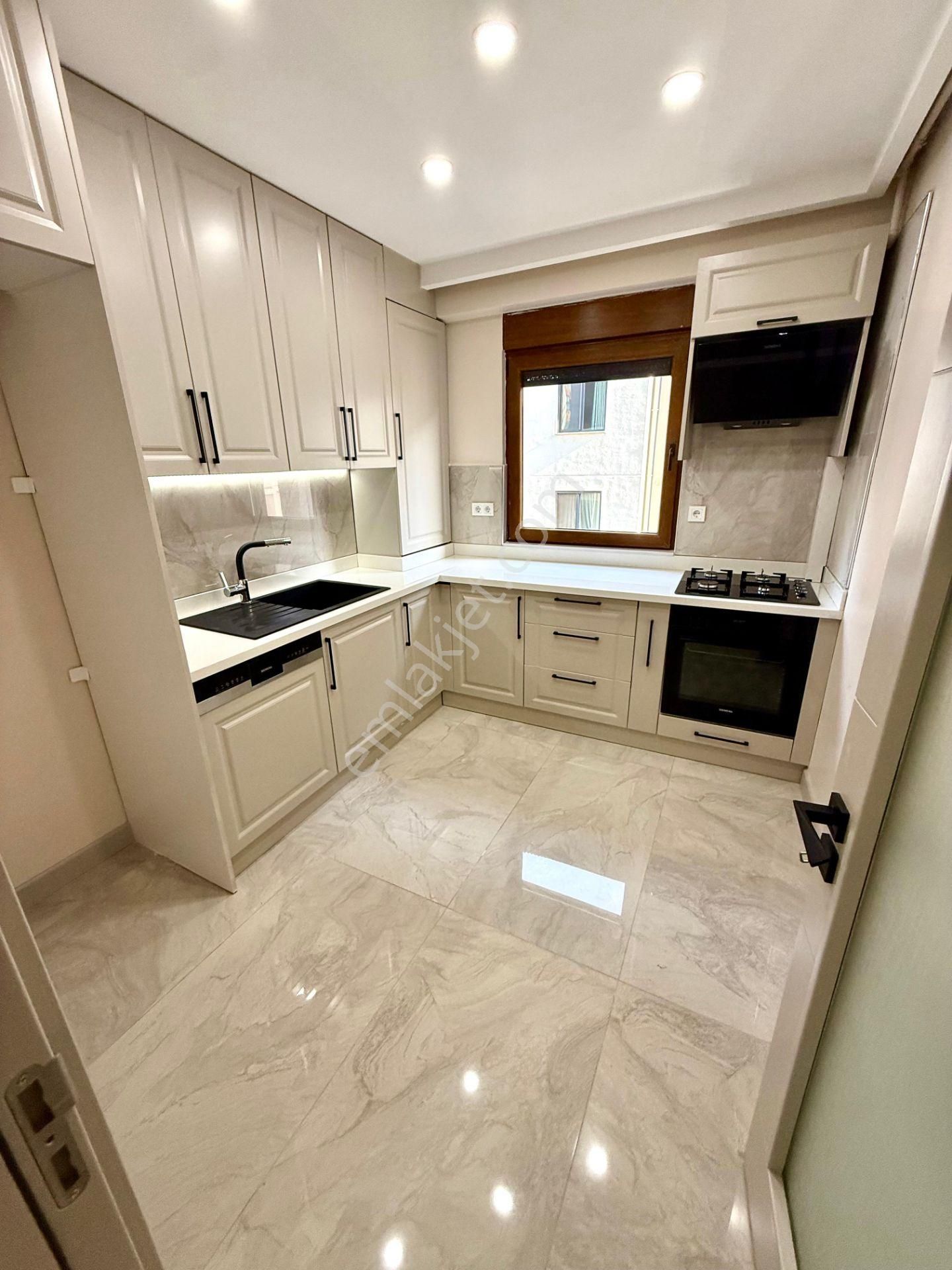 Caddebostan Sahil Parselinde Satılık Dekorasyonlu Ebeveyn Banyolu 3+1 Daire - Görsel 10