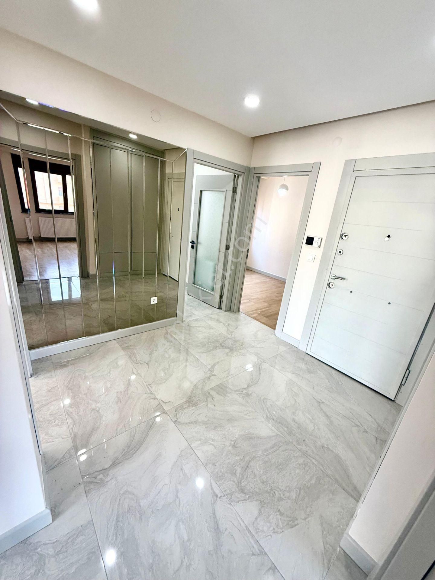 Caddebostan Sahil Parselinde Satılık Dekorasyonlu Ebeveyn Banyolu 3+1 Daire - Görsel 4