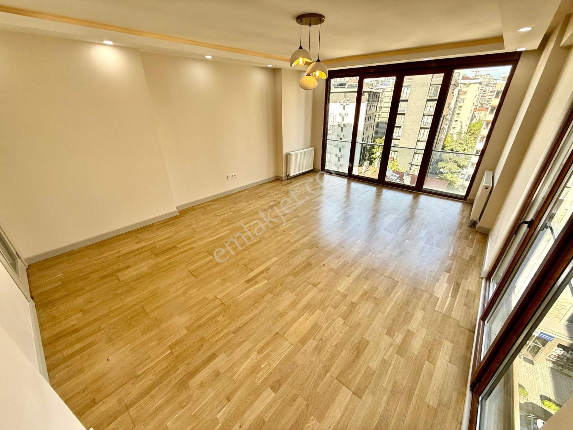 Caddebostan Sahil Parselinde Satılık Dekorasyonlu Ebeveyn Banyolu 3+1 Daire - Görsel 8