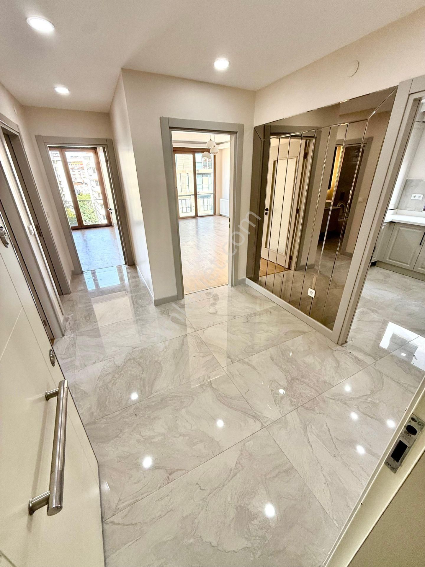 Caddebostan Sahil Parselinde Satılık Dekorasyonlu Ebeveyn Banyolu 3+1 Daire - Görsel 5