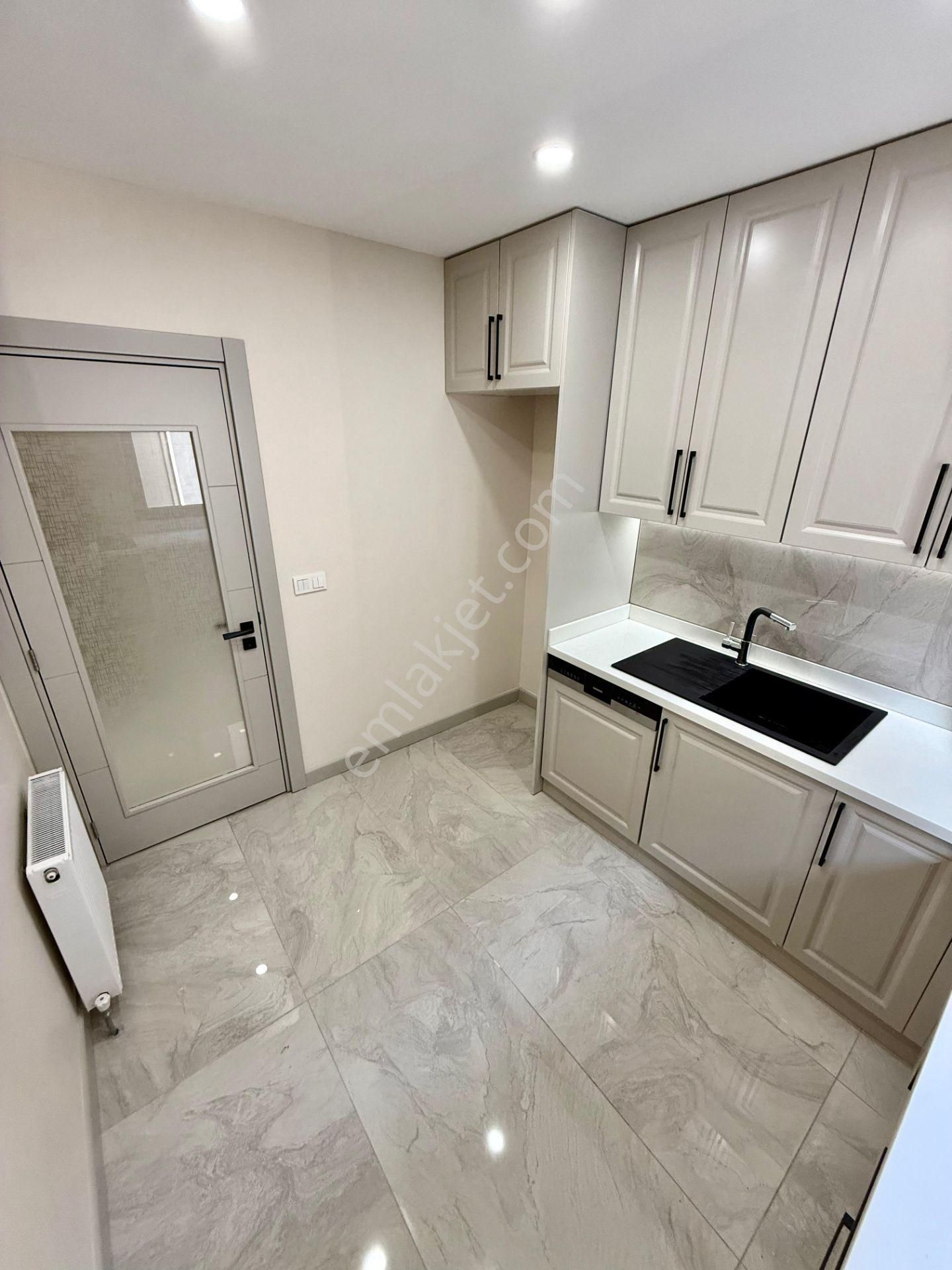 Caddebostan Sahil Parselinde Satılık Dekorasyonlu Ebeveyn Banyolu 3+1 Daire - Görsel 11