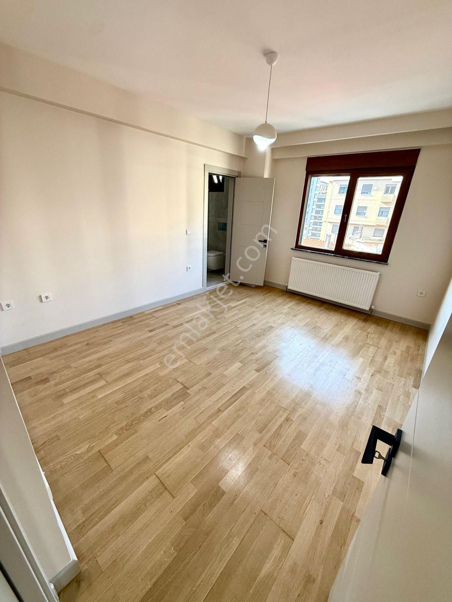 Caddebostan Sahil Parselinde Satılık Dekorasyonlu Ebeveyn Banyolu 3+1 Daire - Görsel 15