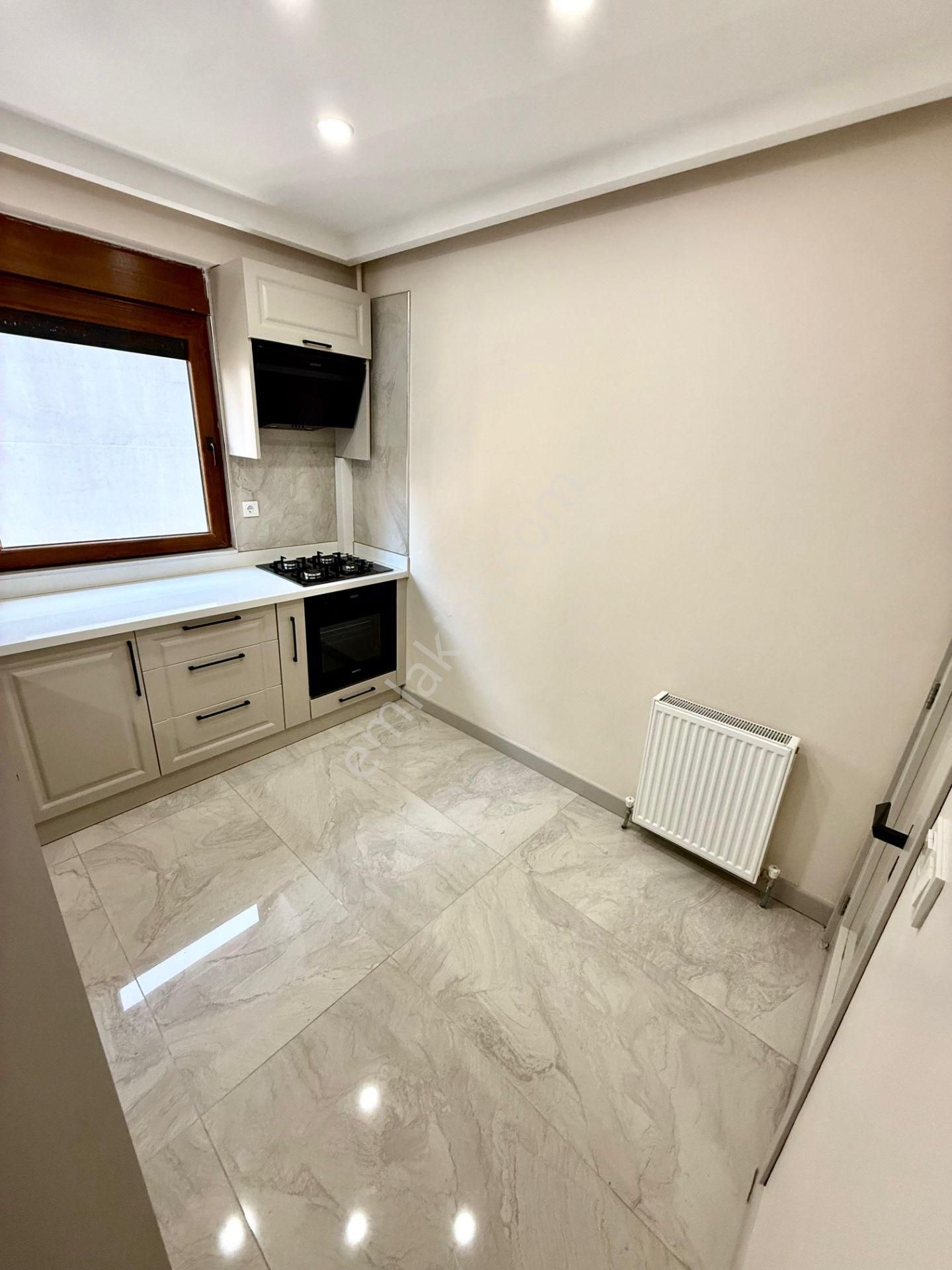 Caddebostan Sahil Parselinde Satılık Dekorasyonlu Ebeveyn Banyolu 3+1 Daire - Görsel 12