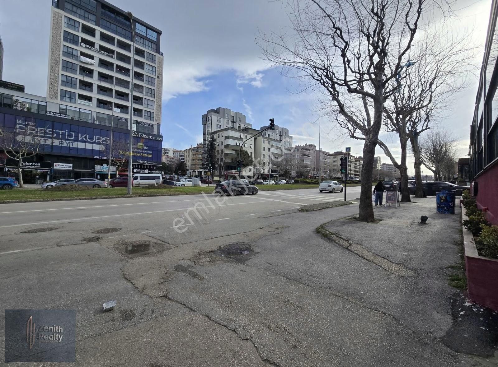 Fatih Sultan Mehmet Bulvarı Üzerinde Kiralık 3+0 Daire - Görsel 12