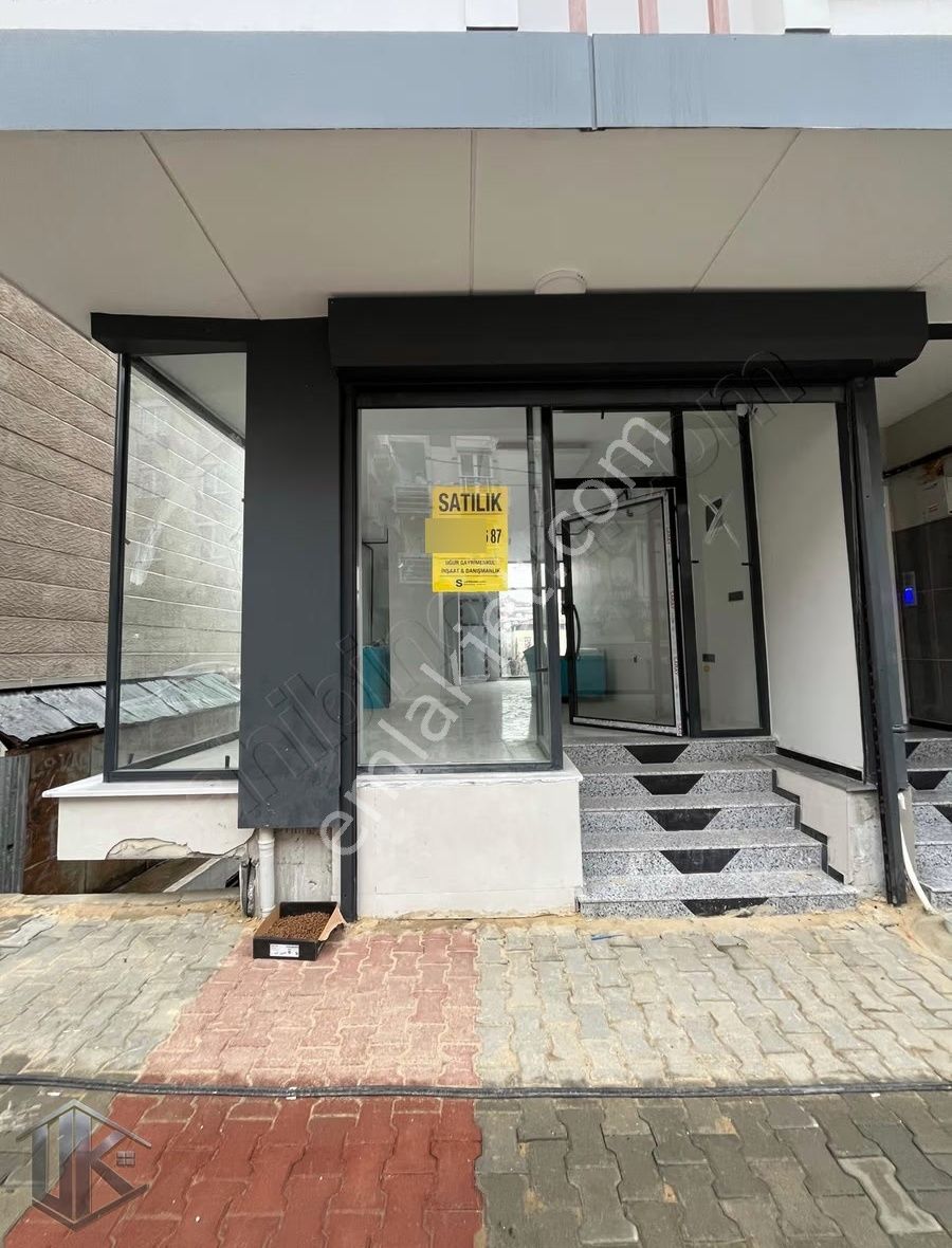 Uğur Gayrimenkul'den Kıbrıs Caddesi'nde Sıfır Satılık Dükkan - Görsel 6