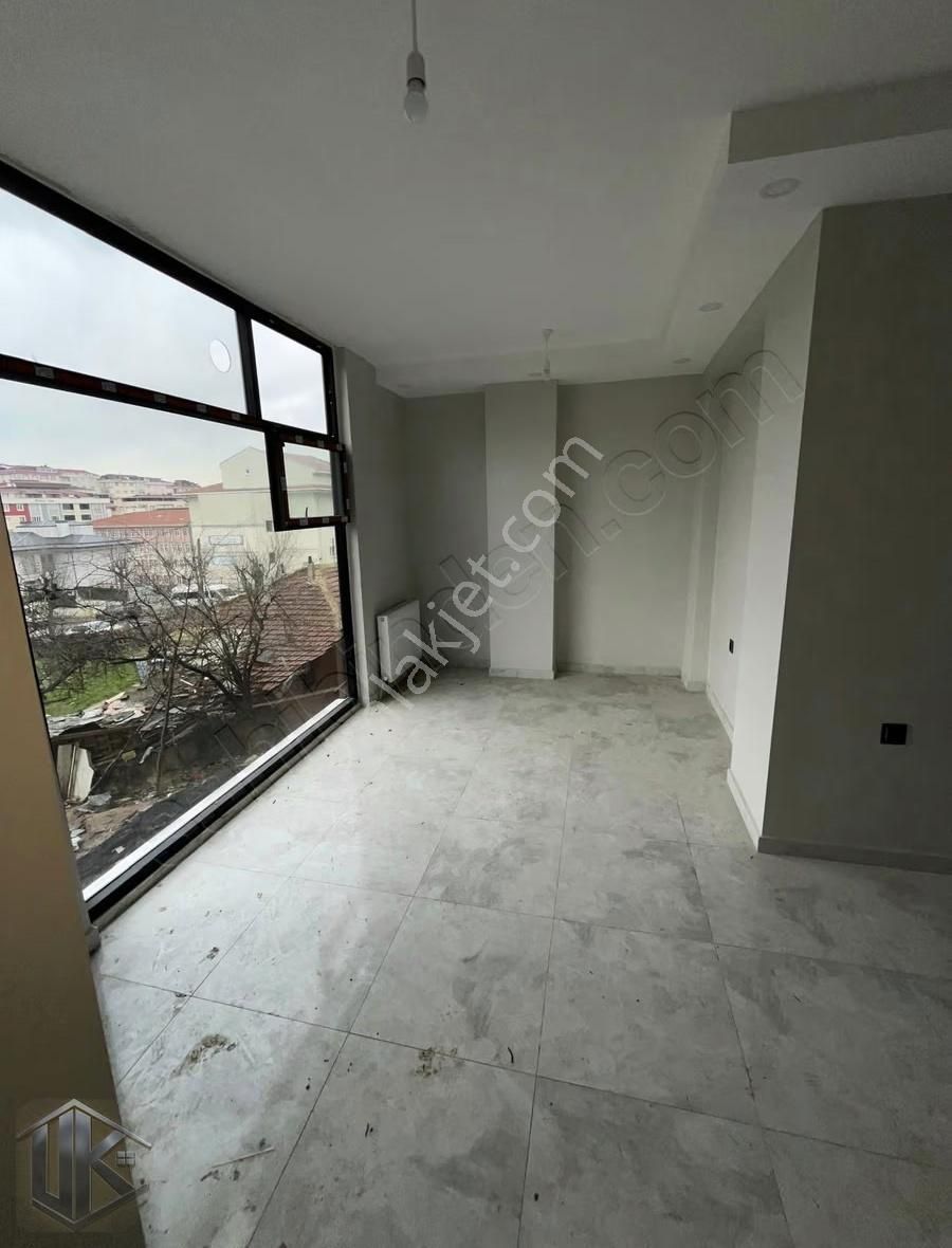 Uğur Gayrimenkul'den Kıbrıs Caddesi'nde Sıfır Satılık Dükkan - Görsel 8