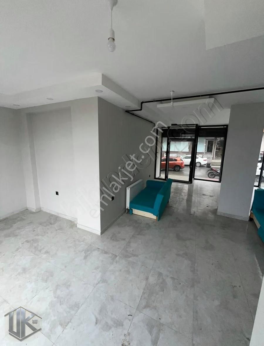 Uğur Gayrimenkul'den Kıbrıs Caddesi'nde Sıfır Satılık Dükkan - Görsel 5