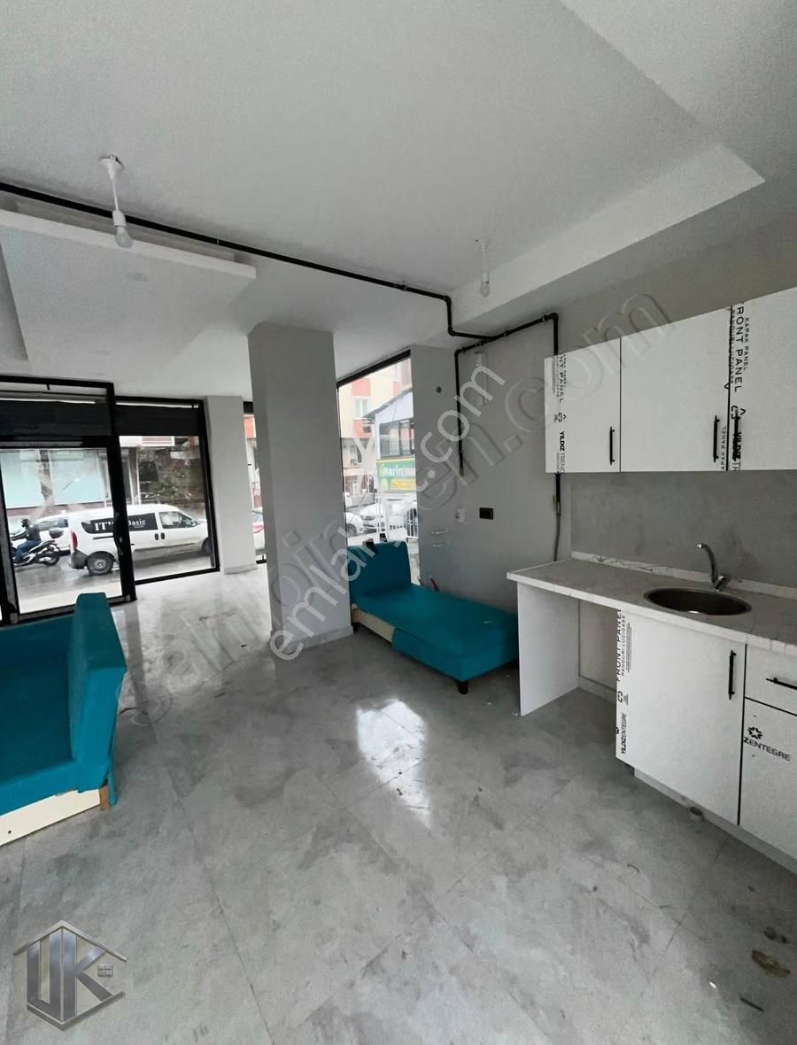 Uğur Gayrimenkul'den Kıbrıs Caddesi'nde Sıfır Satılık Dükkan - Görsel 7