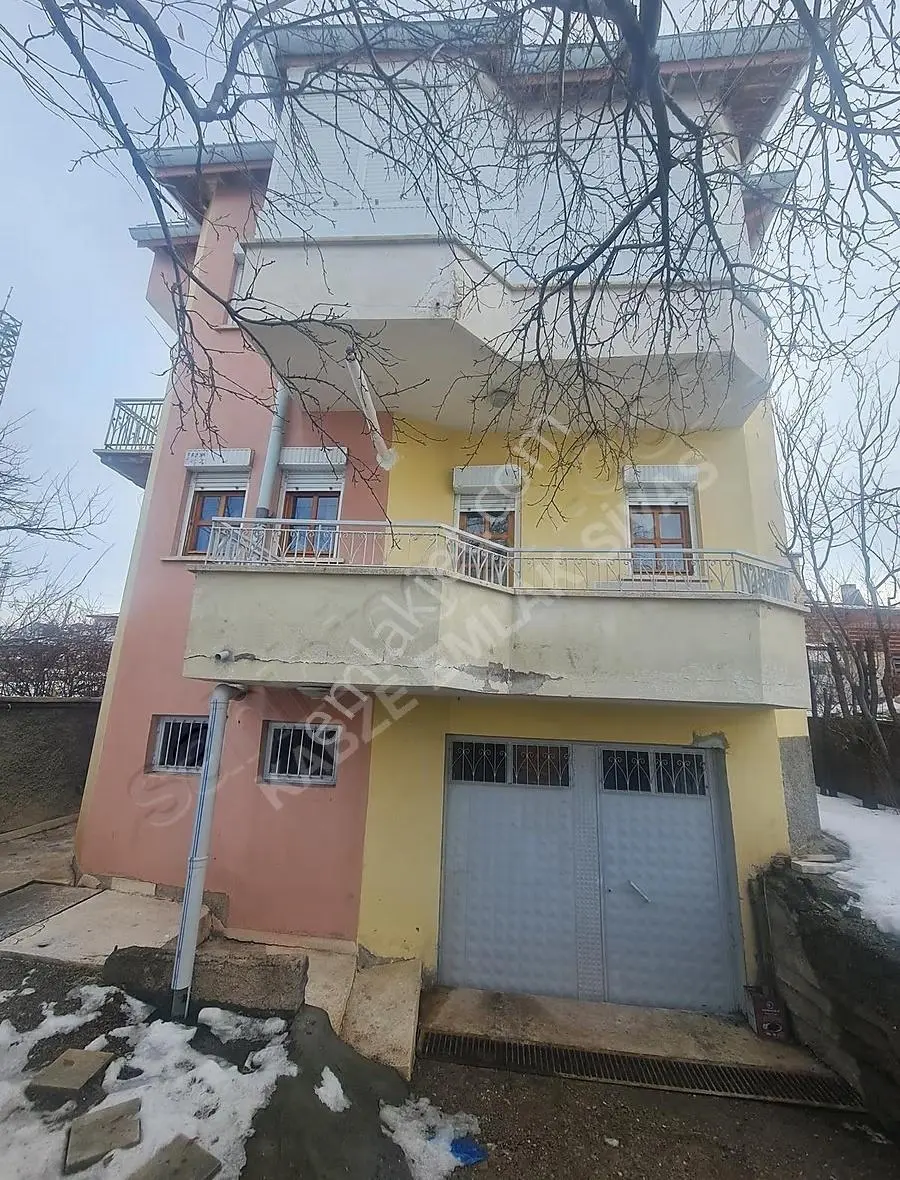 Kabze Emlaktan Karşıyakada 2 Katlı Satılık Villa - Görsel 3