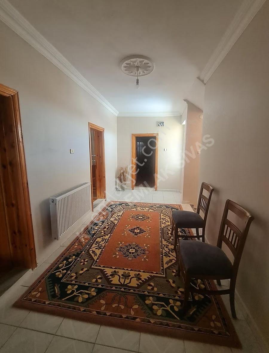 Kabze Emlaktan Karşıyakada 2 Katlı Satılık Villa - Görsel 2