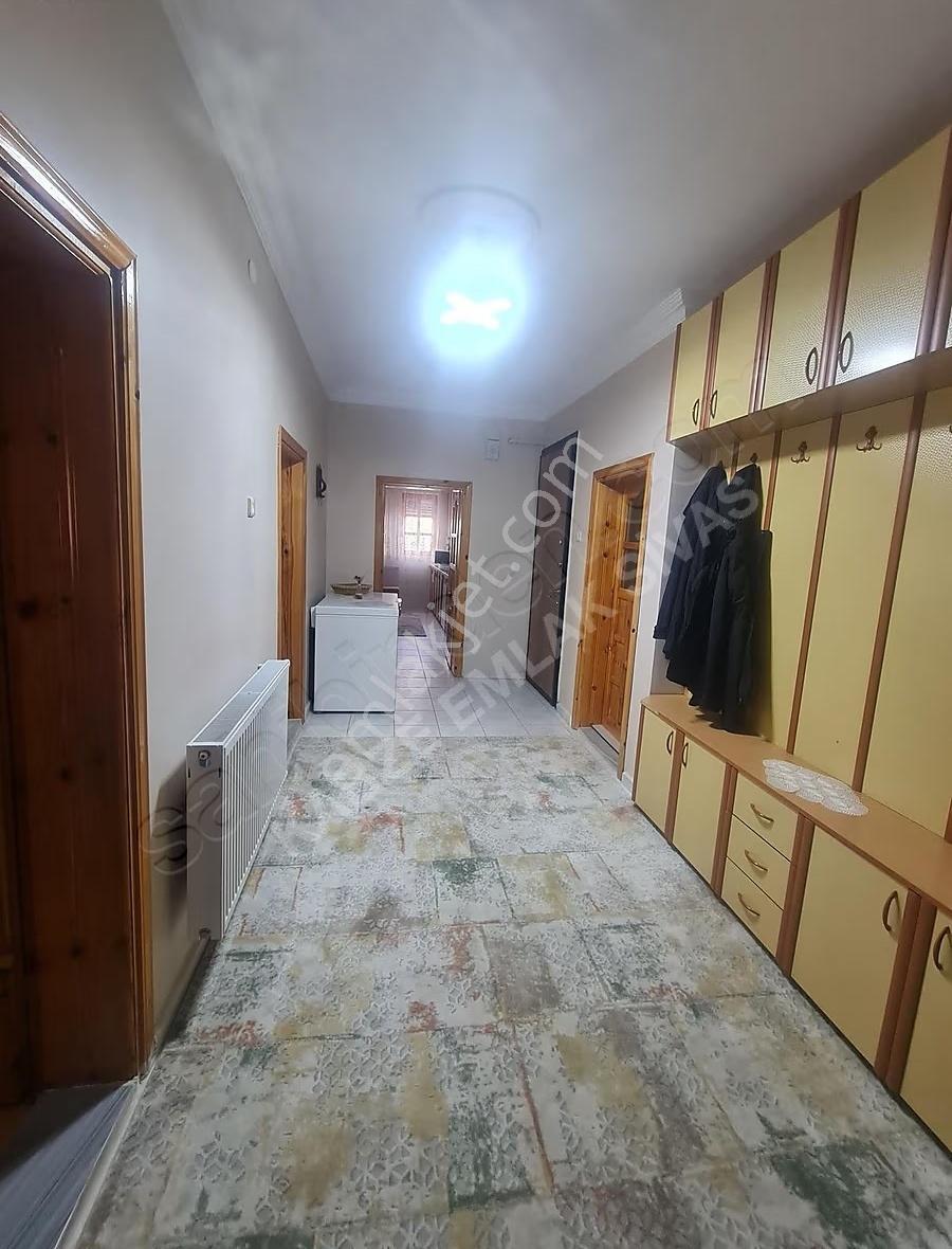 Kabze Emlaktan Karşıyakada 2 Katlı Satılık Villa - Görsel 4