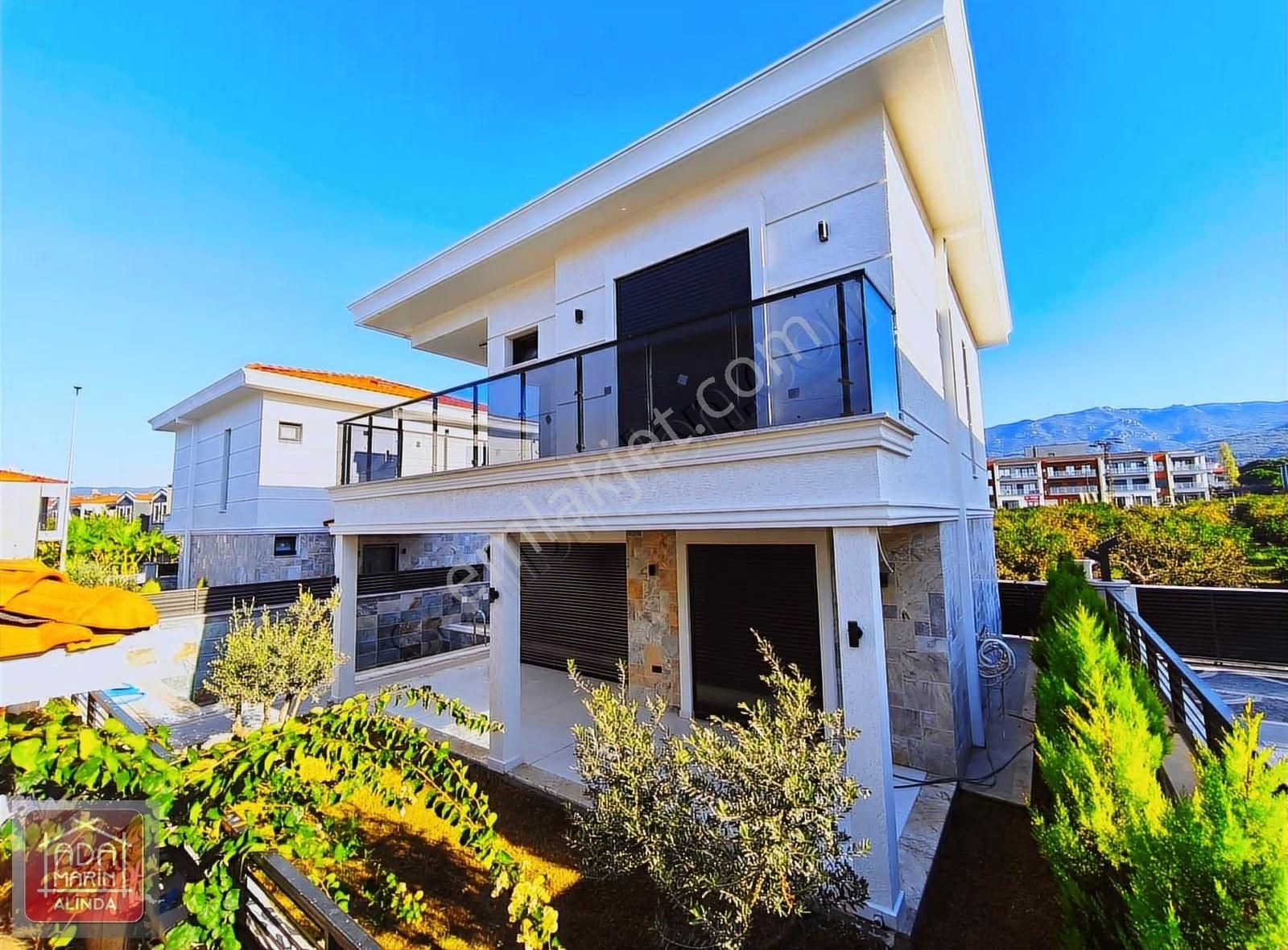 Kuşadası Davutlarda Müstakil 3+1 Satılık Villa