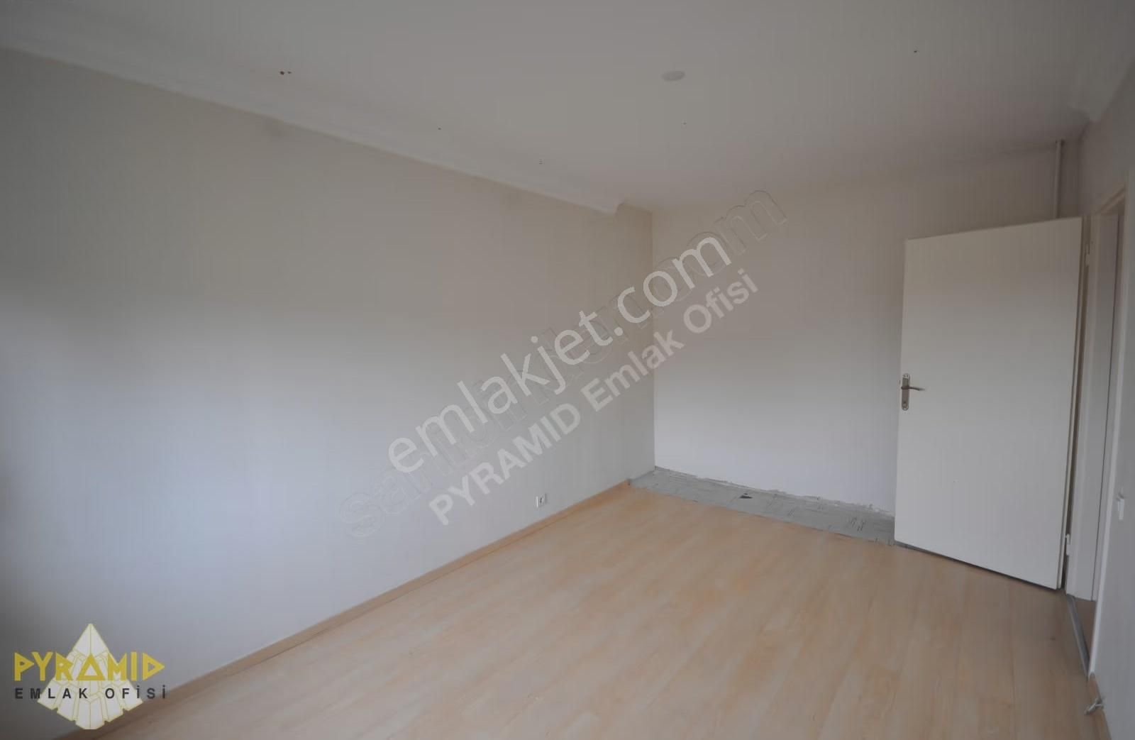 Pyramıd'den Ataköy 7-8 Palmiye Sitesi Kısa D-tipi Boş Temiz 2+1 - Görsel 9