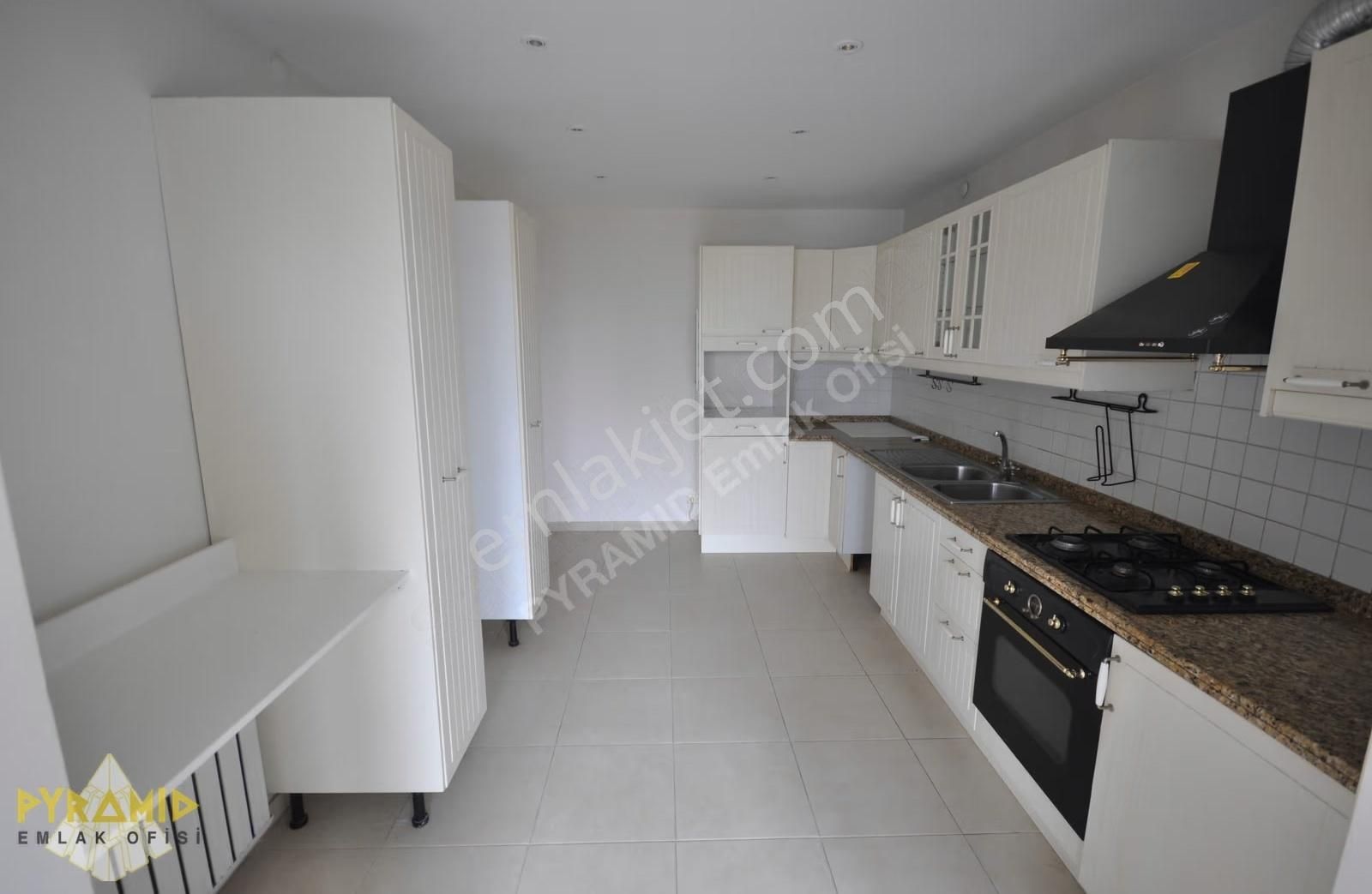 Pyramıd'den Ataköy 7-8 Palmiye Sitesi Kısa D-tipi Boş Temiz 2+1 - Görsel 2