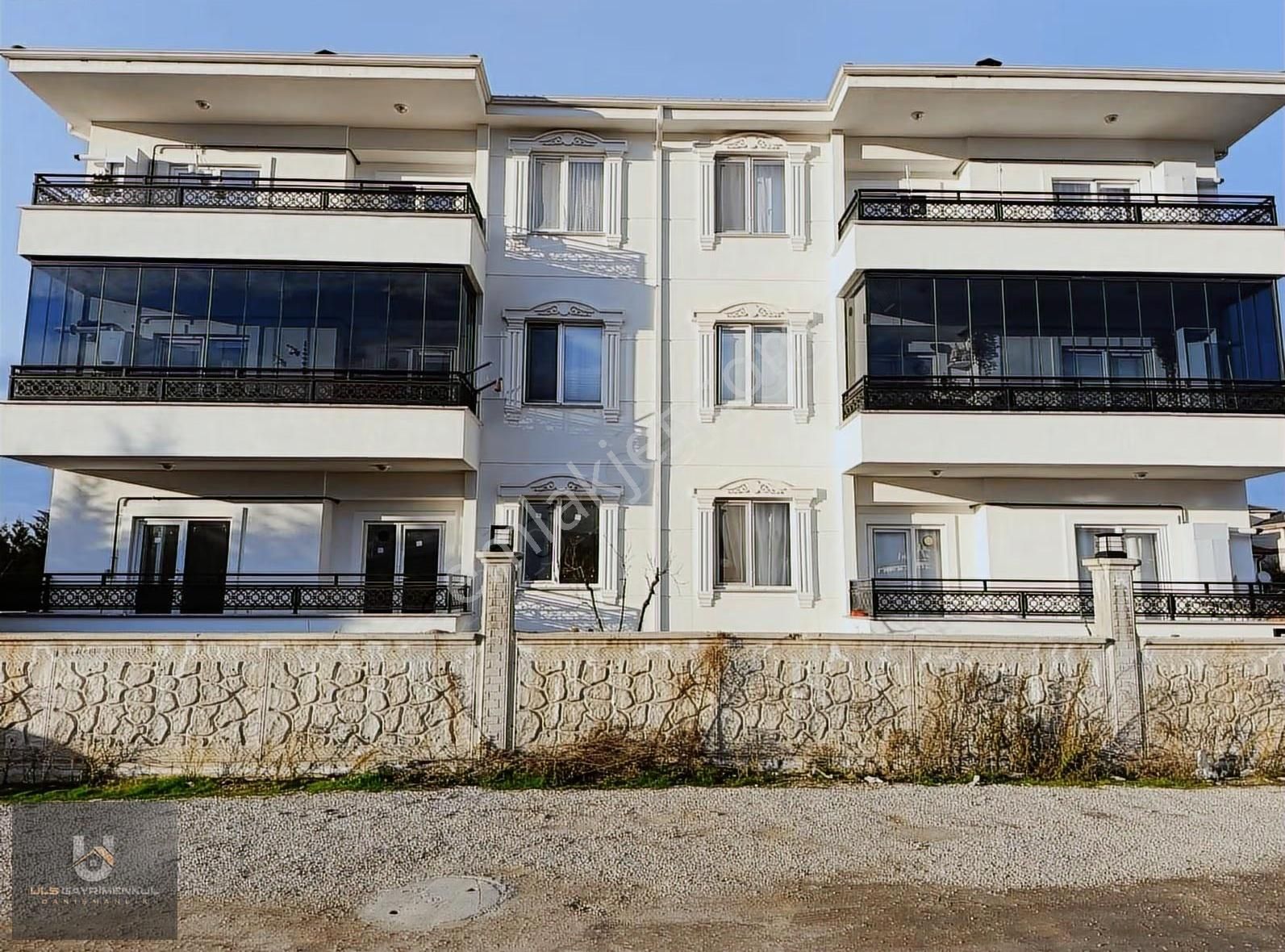 Arifiye Hanlı Mah. Site İçerisinde Kiralık 2+1 Daire
